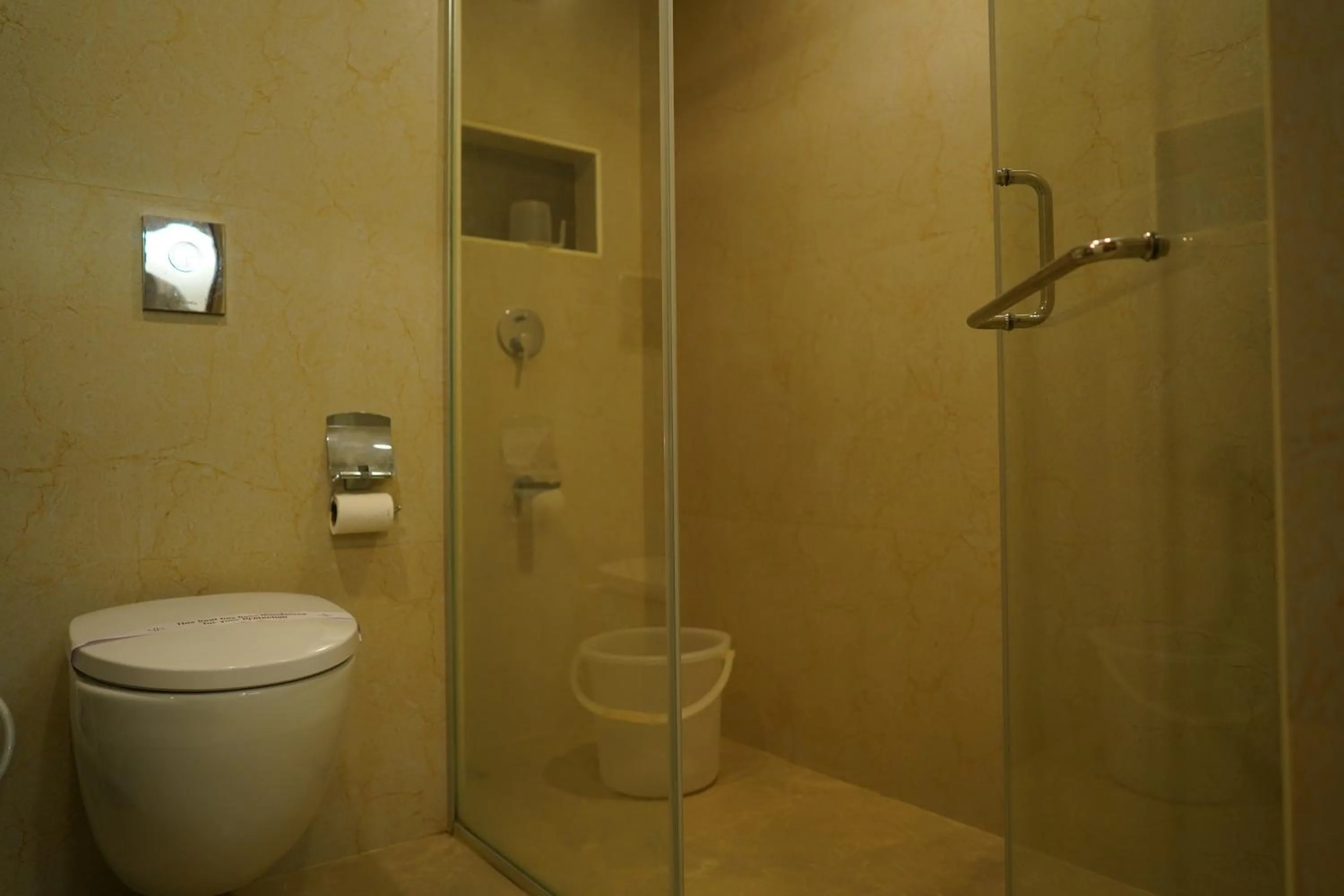 Shower in Hotel Surguru