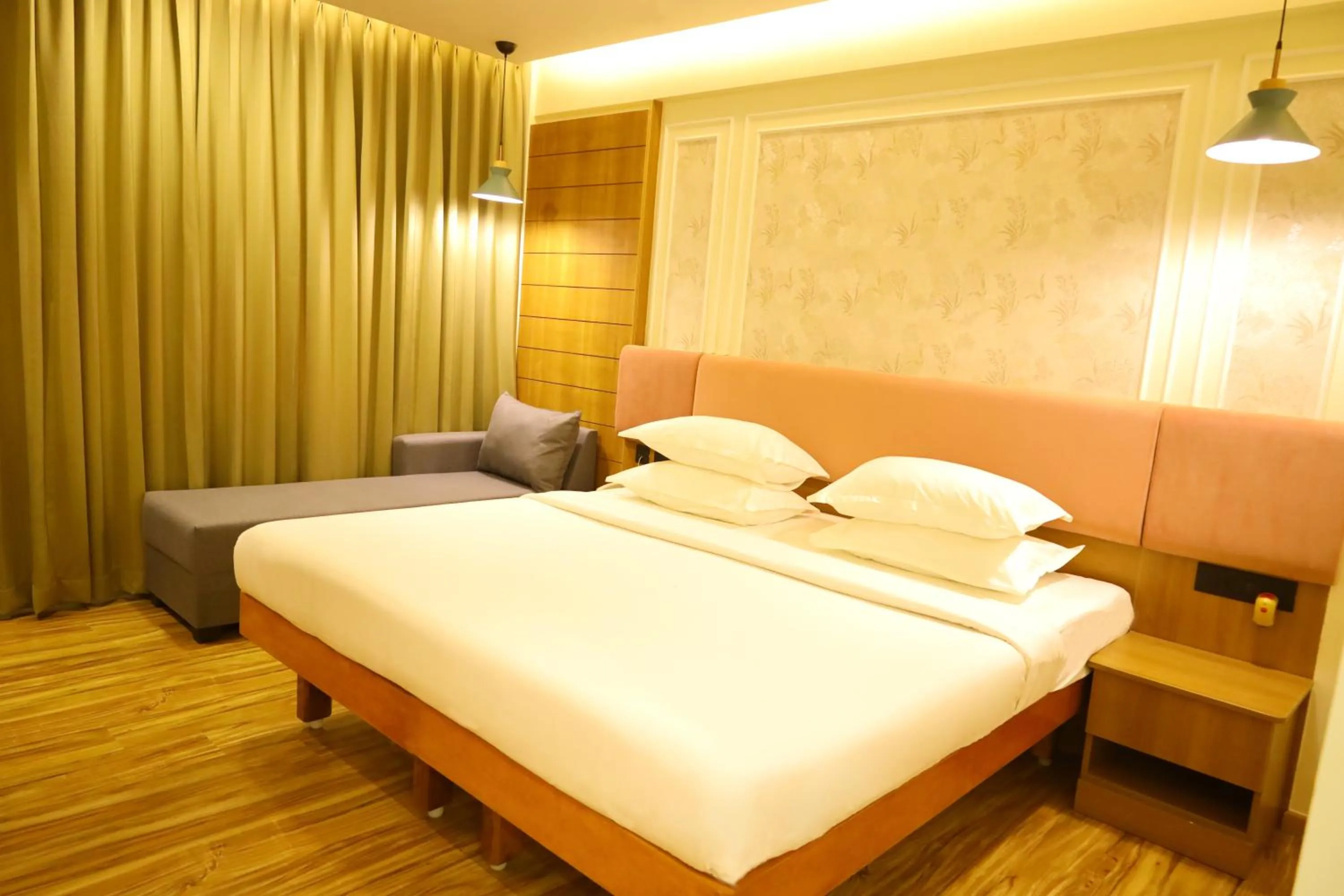 Photo of the whole room, Bed in Hotel Surguru