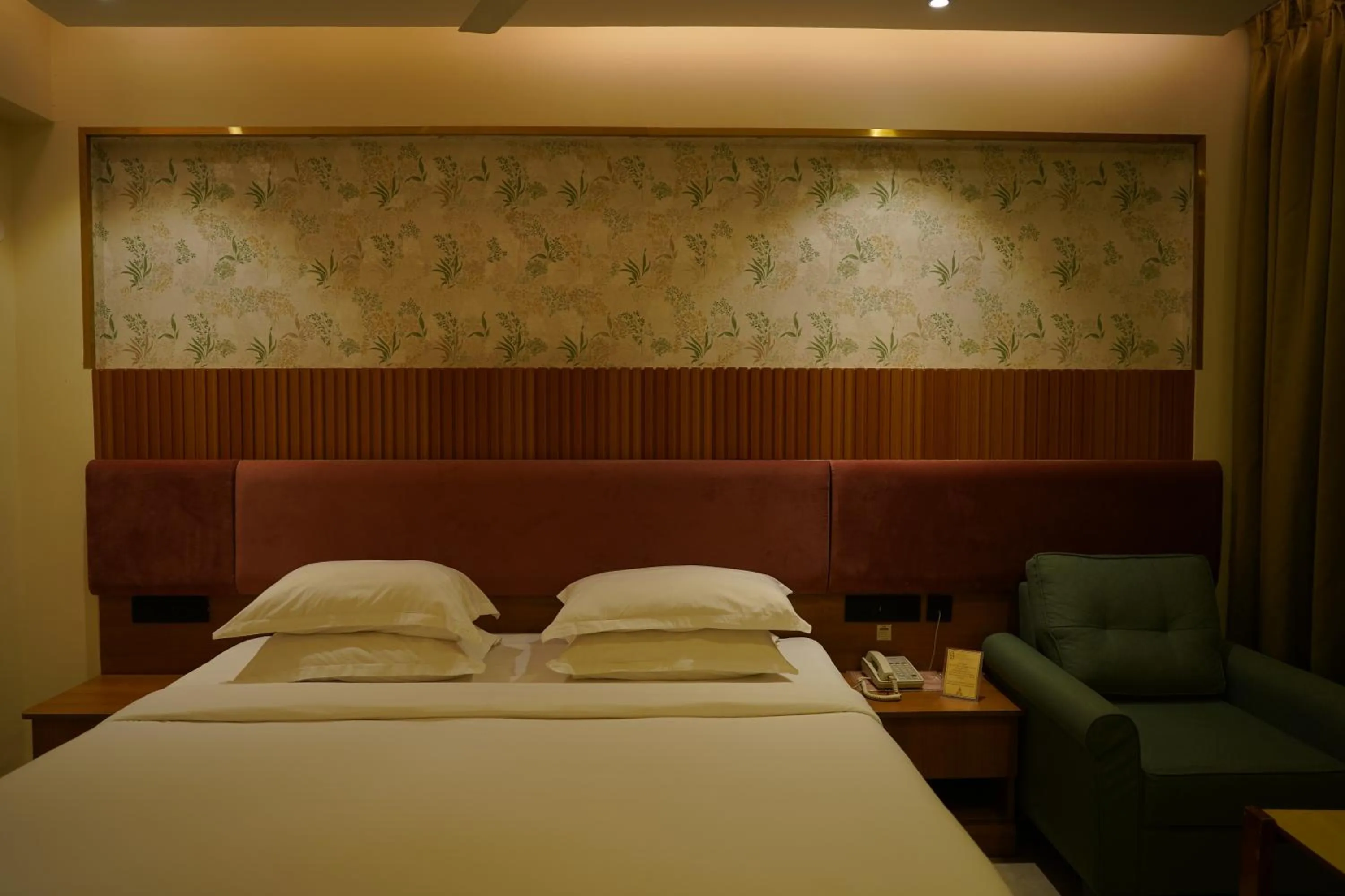 Bedroom, Bed in Hotel Surguru