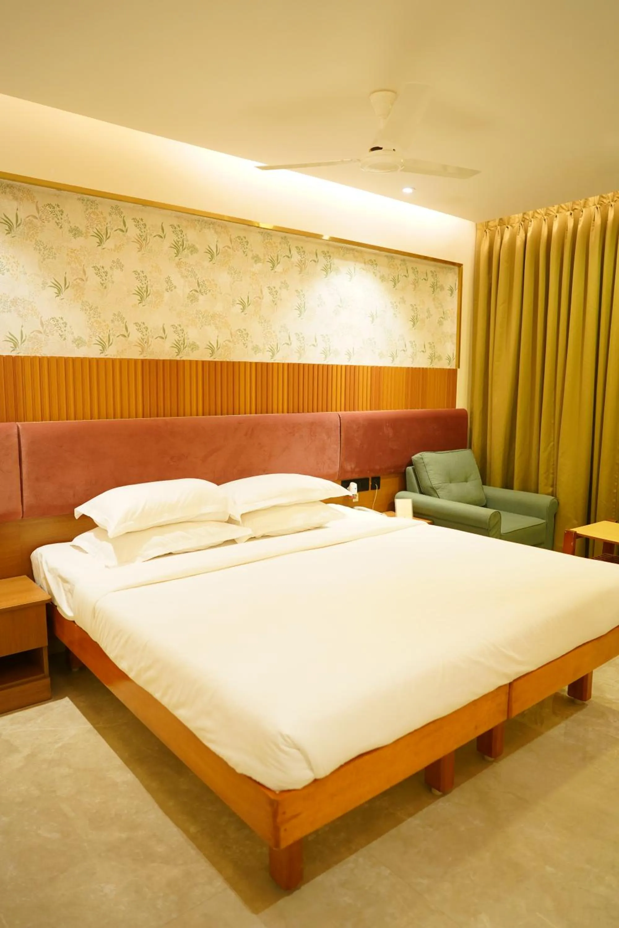 Bed in Hotel Surguru