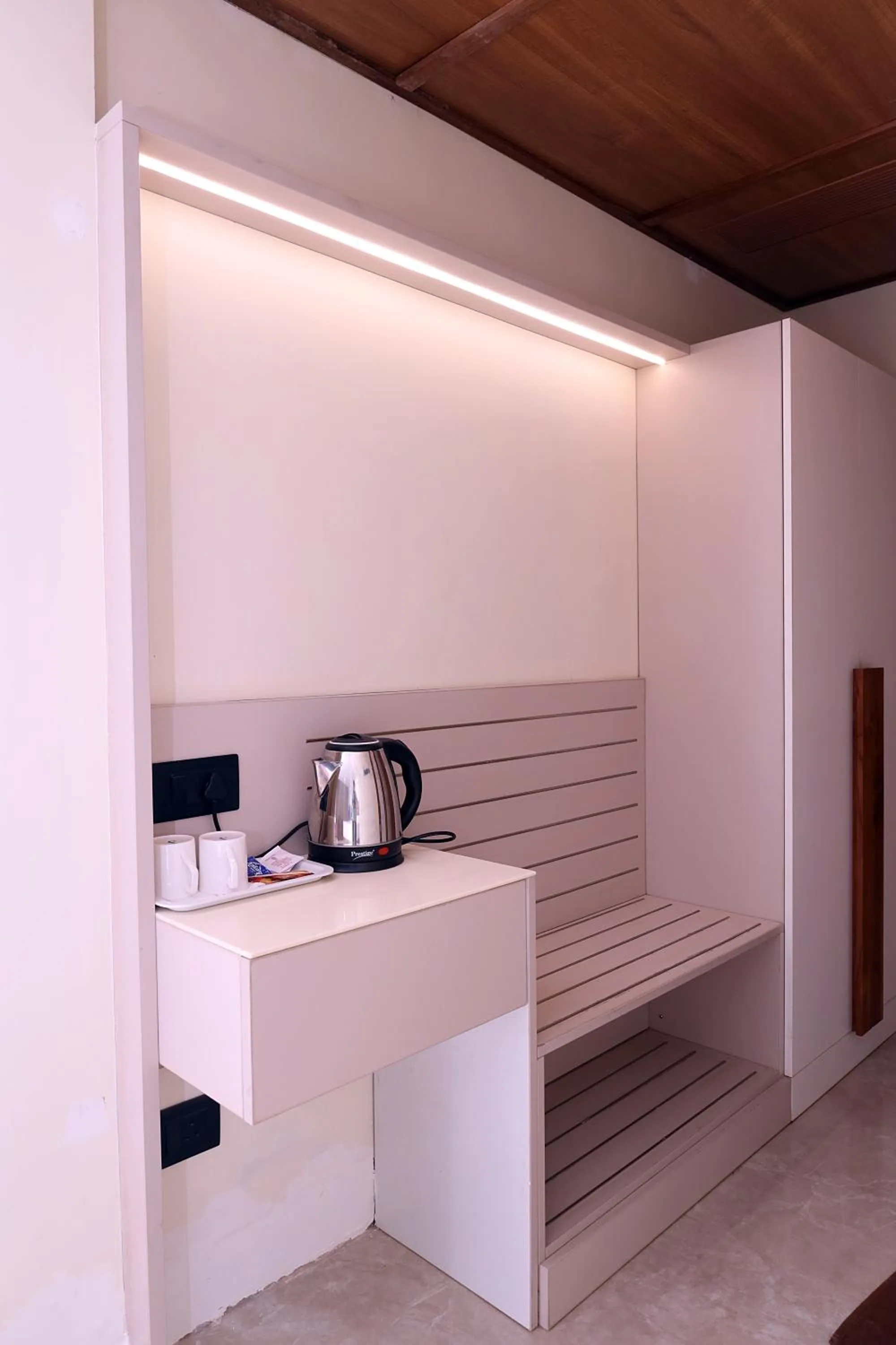 Coffee/tea facilities in Hotel Surguru