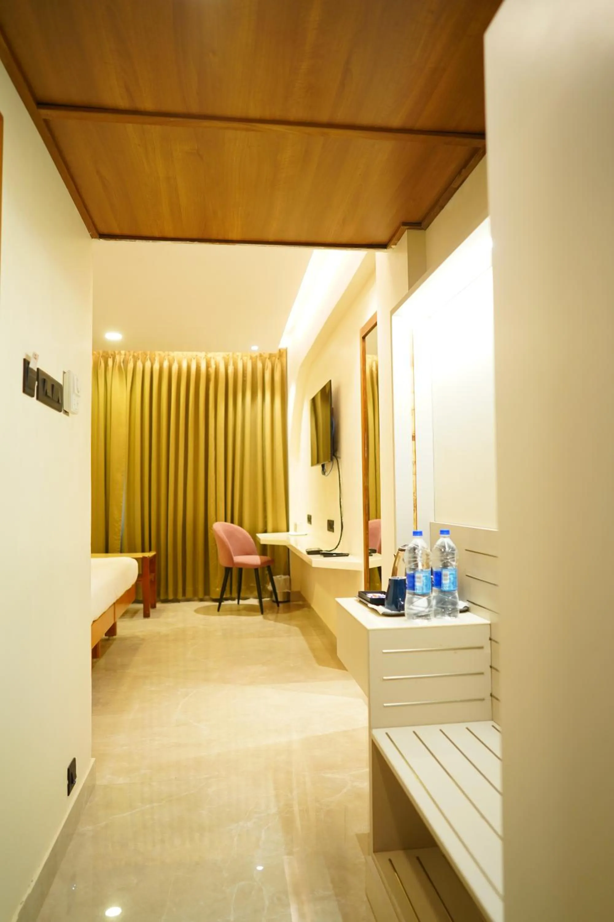 Photo of the whole room in Hotel Surguru