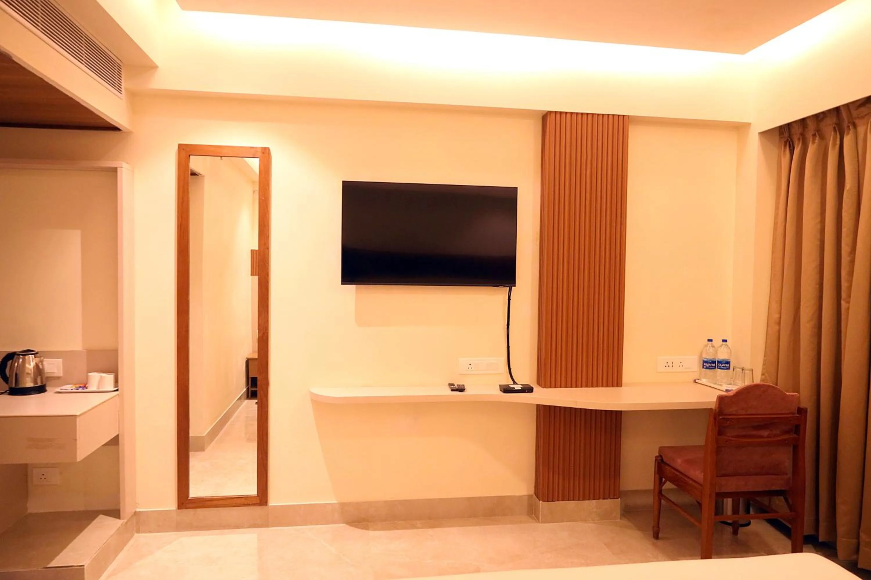 TV and multimedia in Hotel Surguru