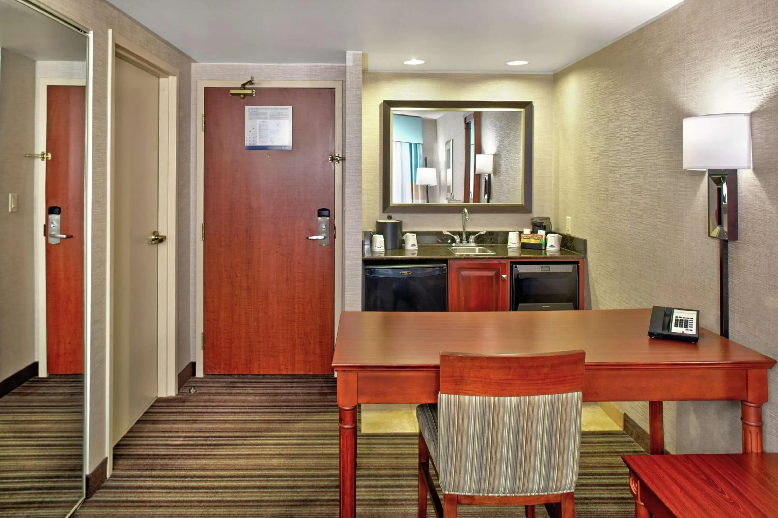 Bedroom in Hampton Inn & Suites by Hilton Toronto Airport