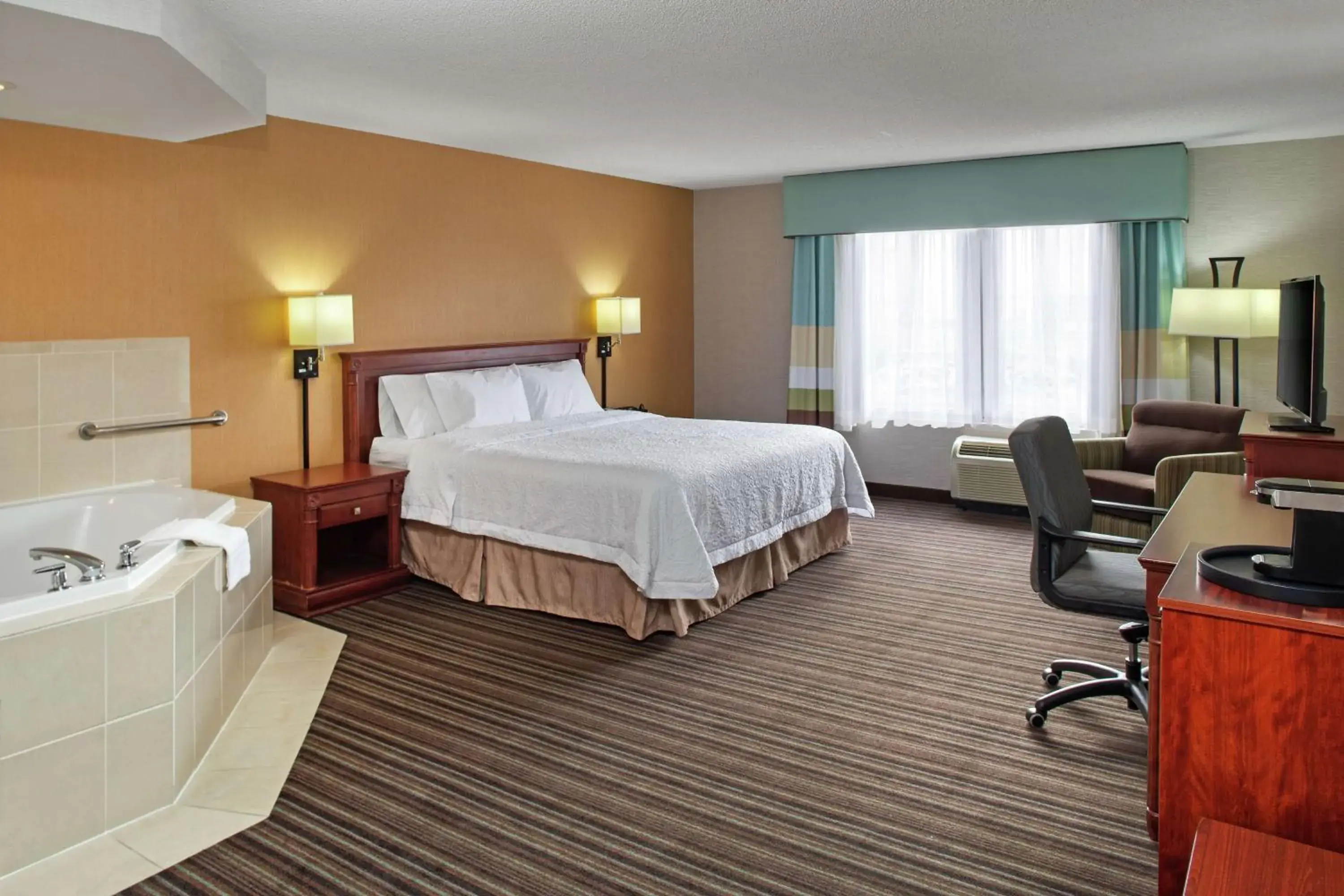 Bedroom, Bed in Hampton Inn & Suites by Hilton Toronto Airport Bedroom, Bed in Hampton Inn & Suites by Hilton Toronto Airport