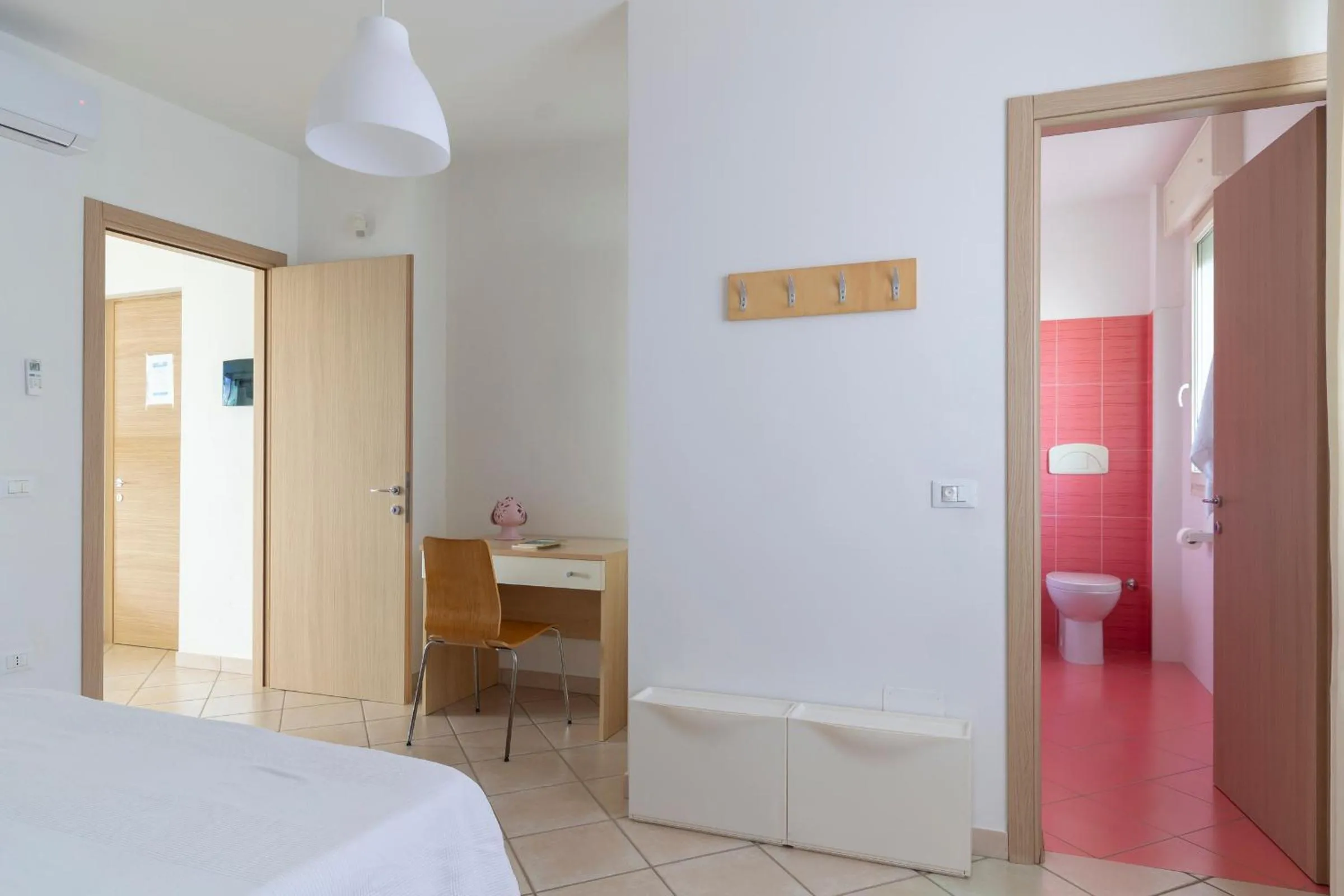 Photo of the whole room, Bed in Residence Solar