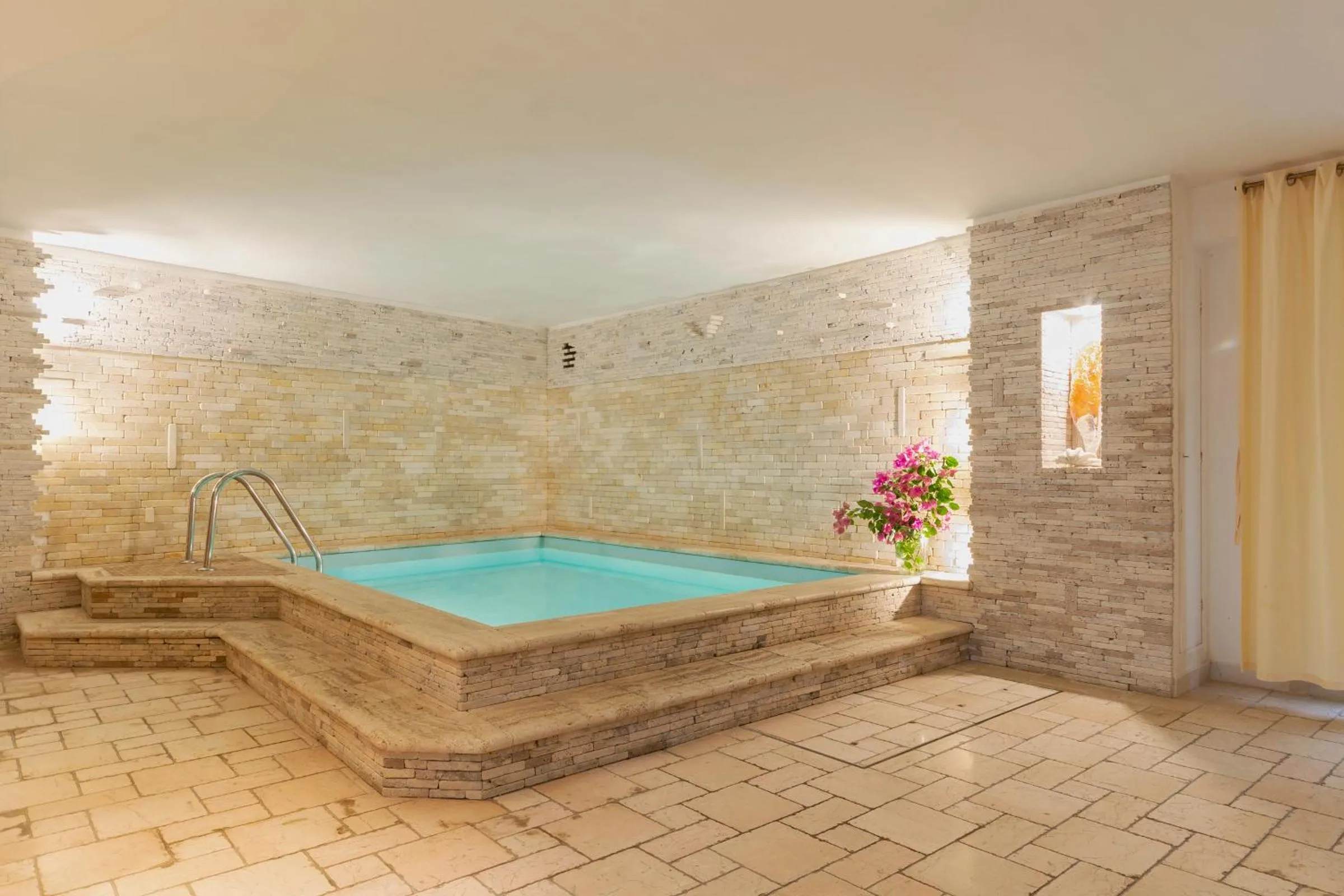 Hot Tub in Residence Solar