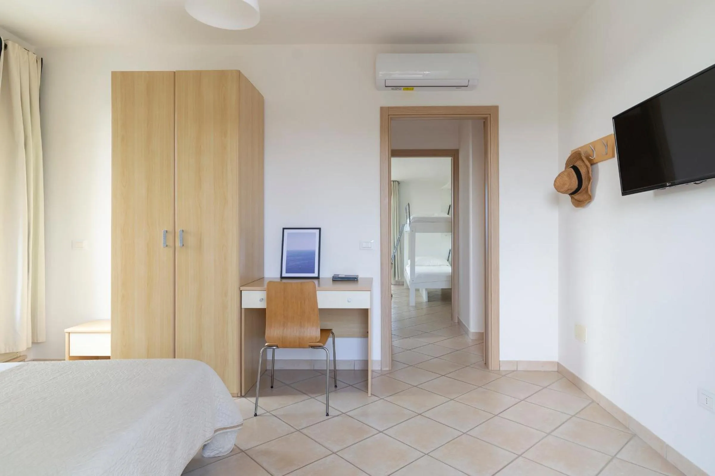 Photo of the whole room in Residence Solar
