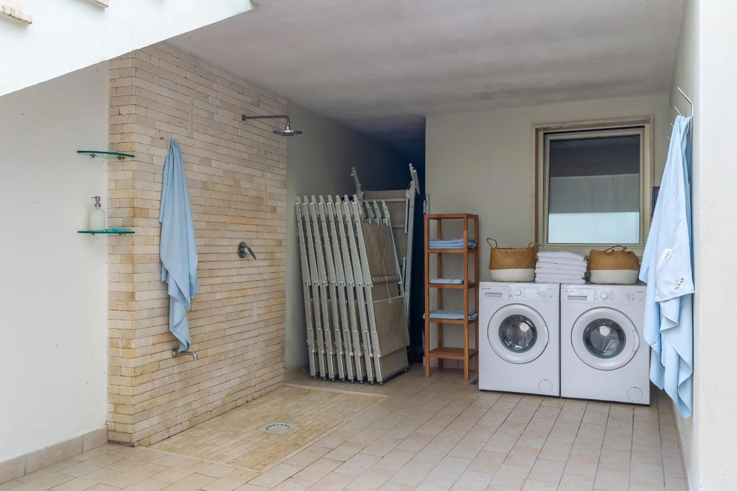 washing machine in Residence Solar
