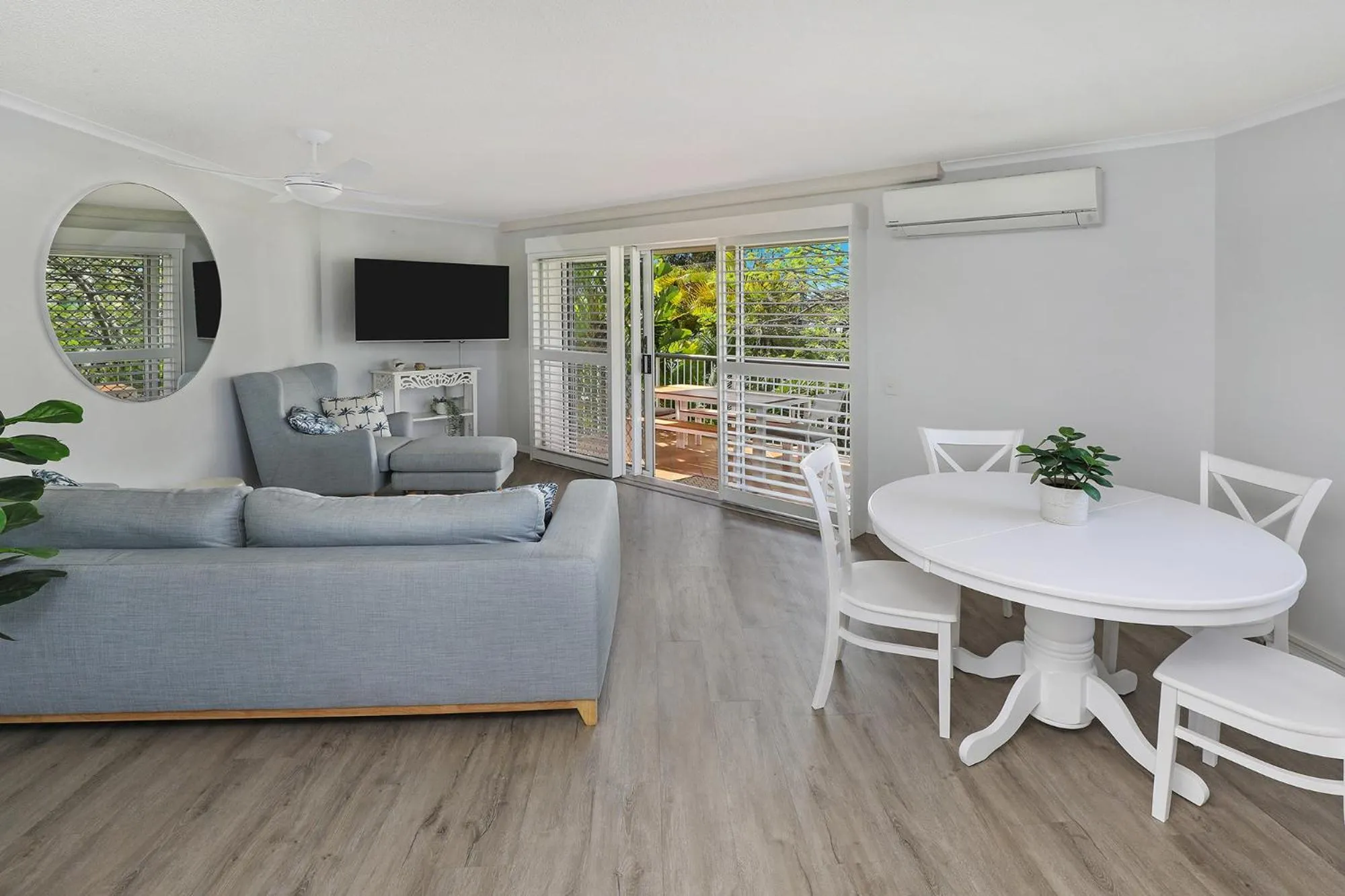 Dining area in Dockside Apartments Mooloolaba