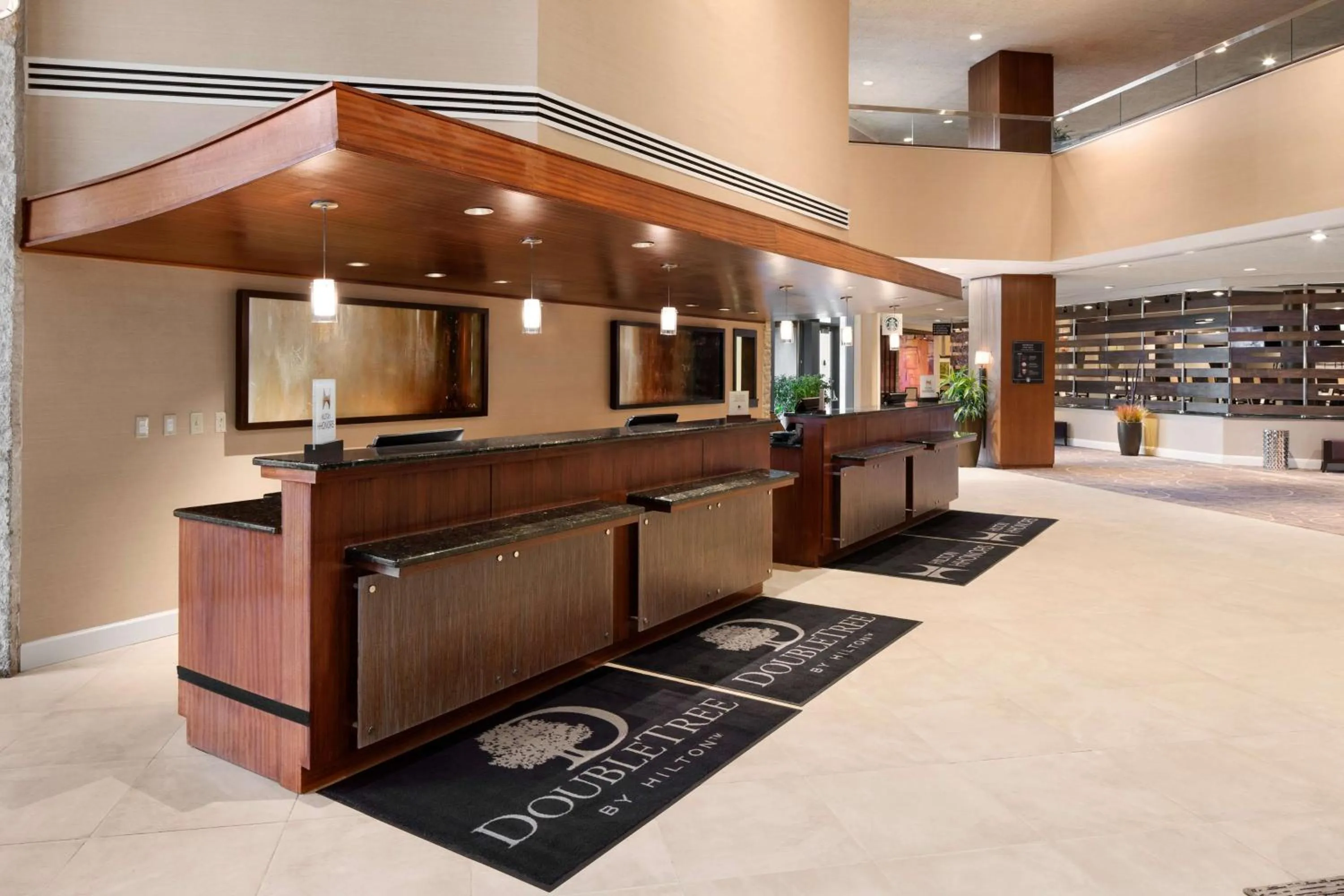 Lobby or reception in DoubleTree by Hilton Hotel & Executive Meeting Center Somerset