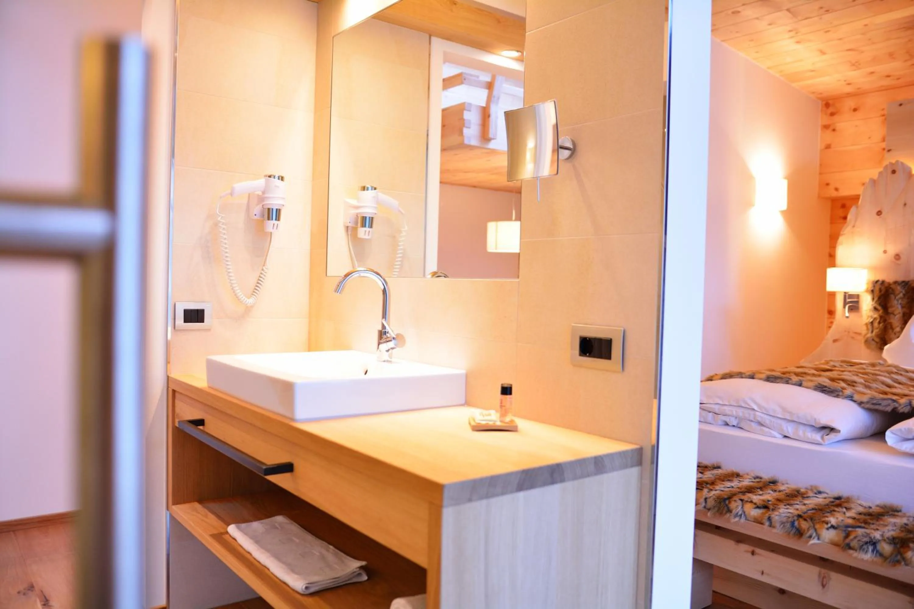Bathroom, Bed in Chalet Elisabeth dolomites alpin & charme