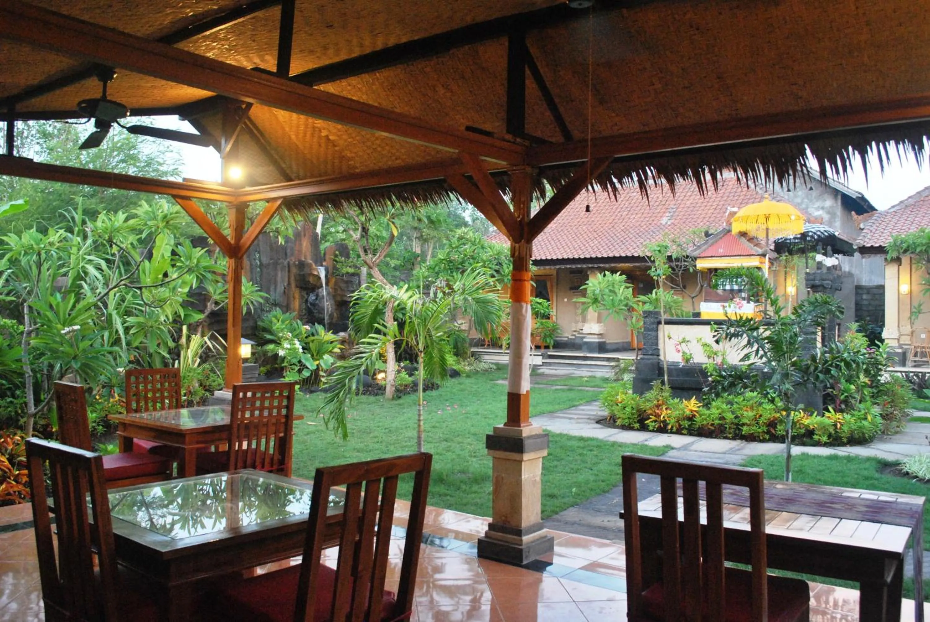 Restaurant/places to eat in Trijaya Guest House Pemuteran