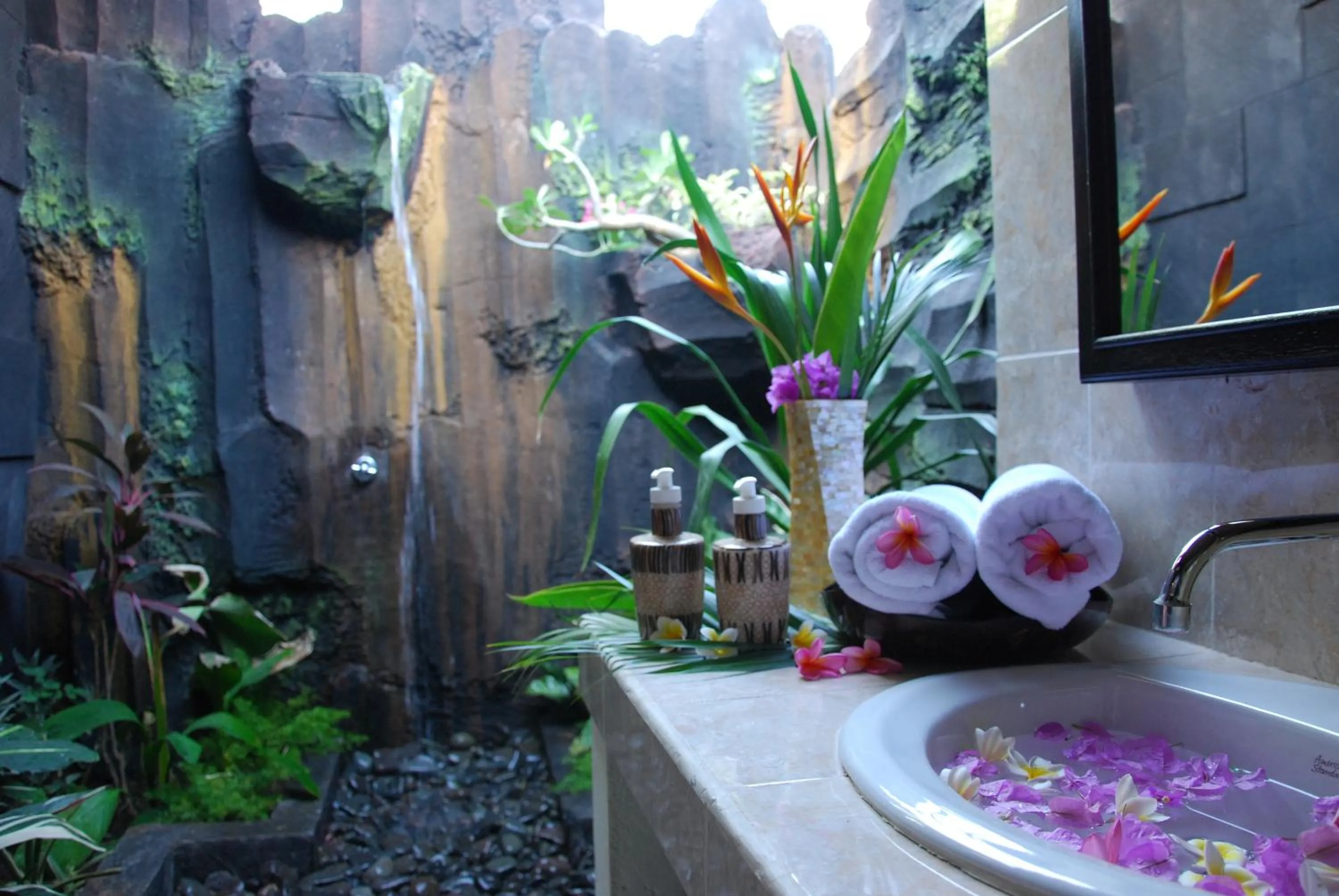 Bathroom in Trijaya Guest House Pemuteran