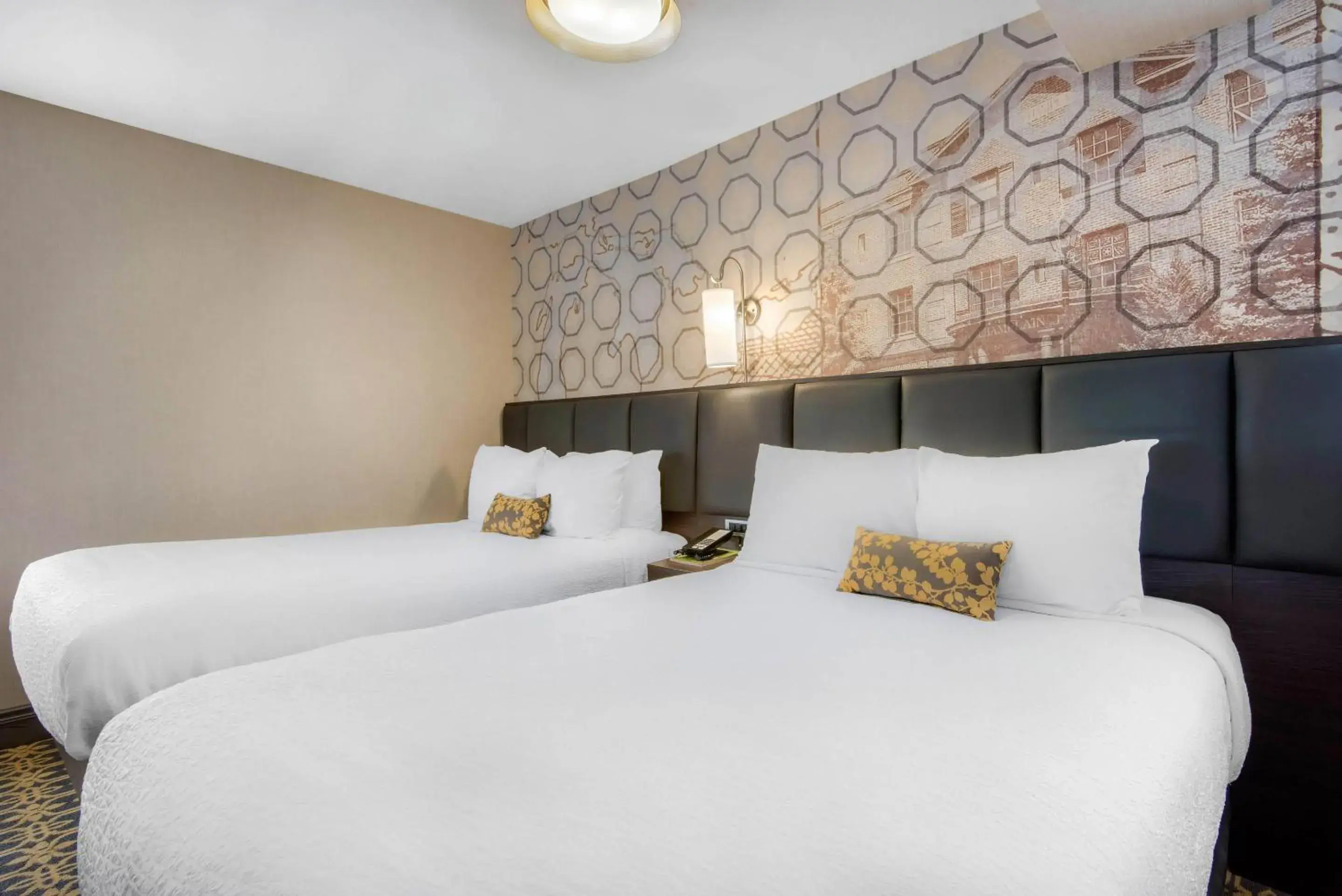 Bedroom, Bed in The Champlain Waterfront Hotel, an Ascend Collection Hotel Bedroom, Bed in The Champlain Waterfront Hotel, an Ascend Collection Hotel