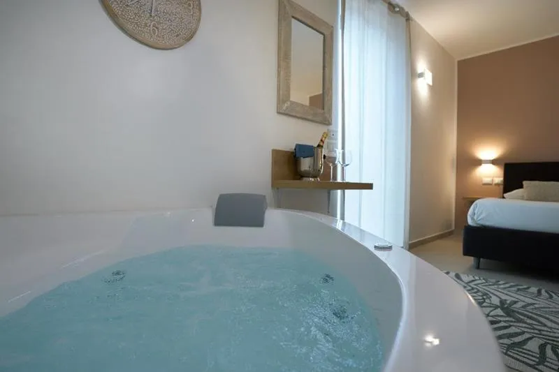 Hot Tub, Bed in B&B Il Girasole