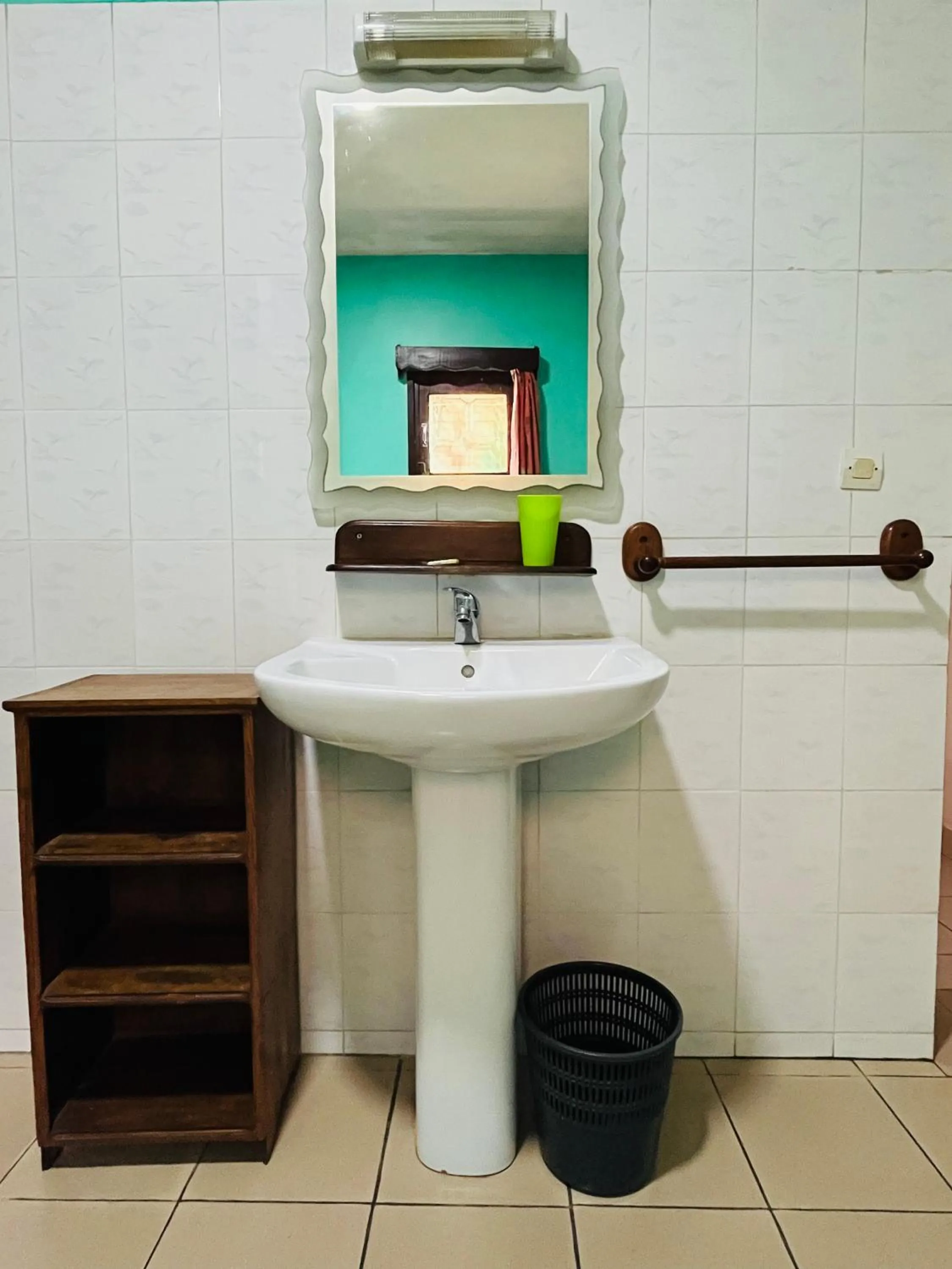 Bathroom in Hôtel - Appartement meublé " LES FLOTS BLEU "