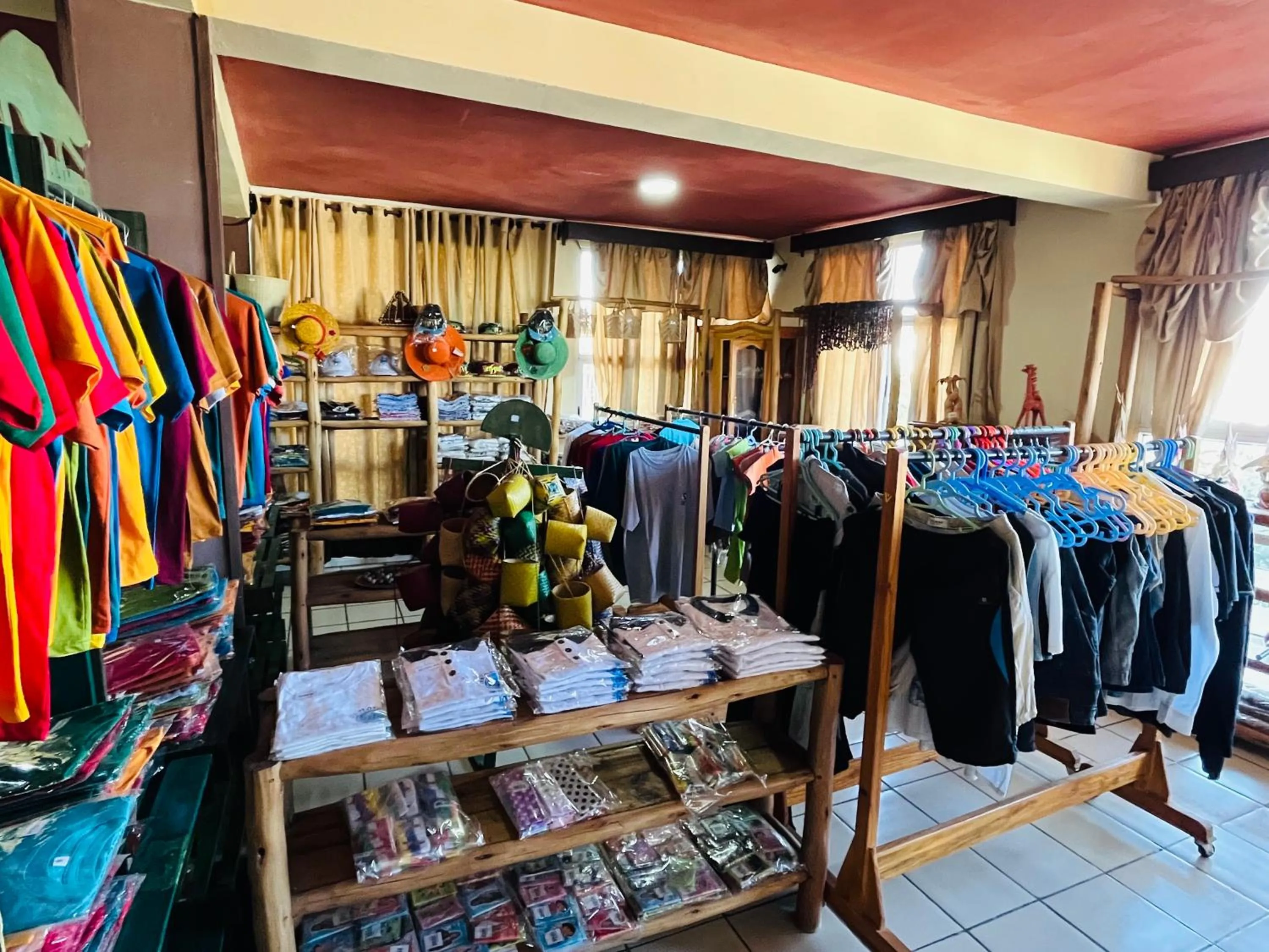 On-site shops in Hôtel - Appartement meublé " LES FLOTS BLEU "