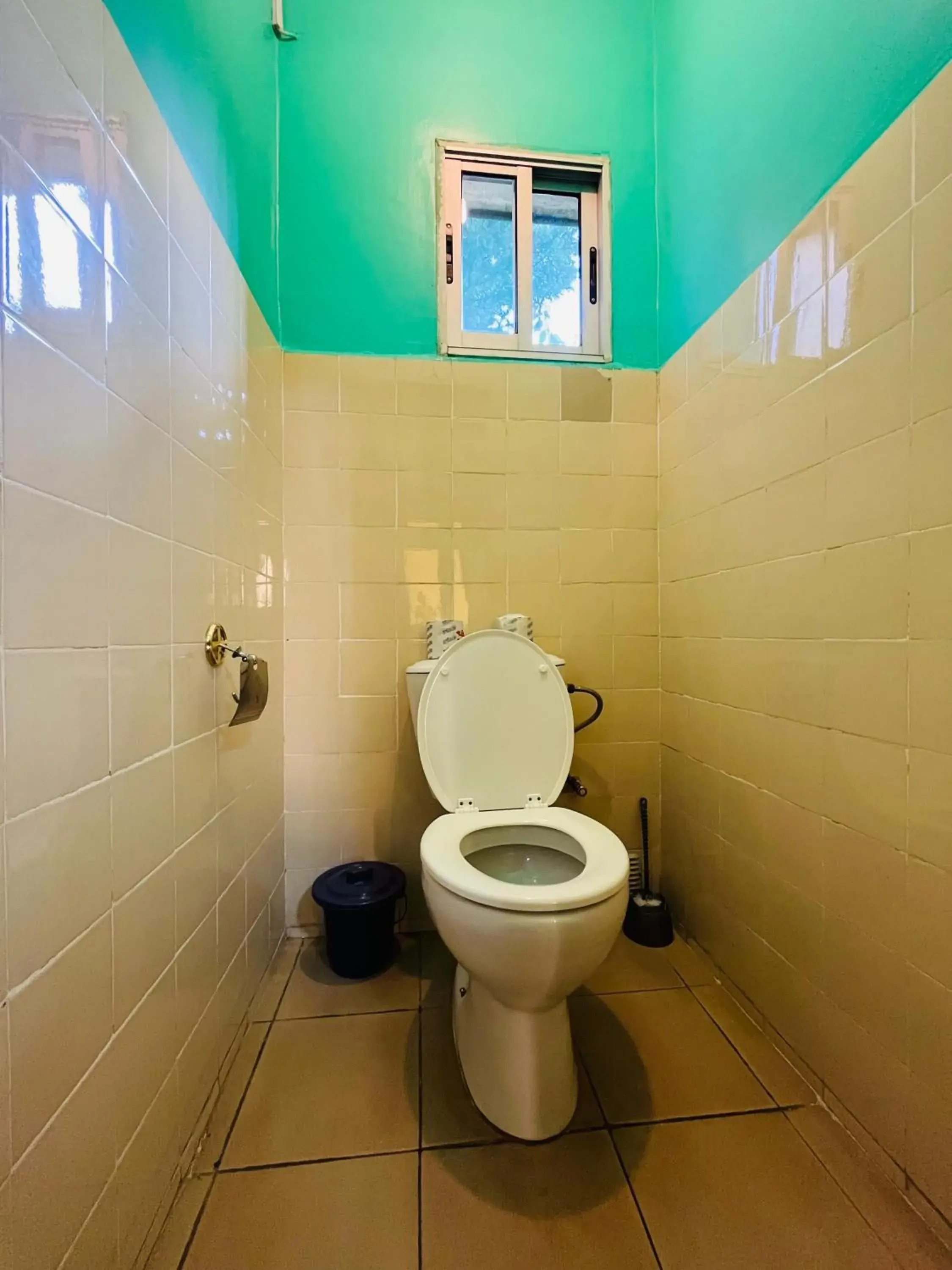 Double Room with Private Bathroom in Hôtel - Appartement meublé " LES FLOTS BLEU " Double Room with Private Bathroom in Hôtel - Appartement meublé " LES FLOTS BLEU "