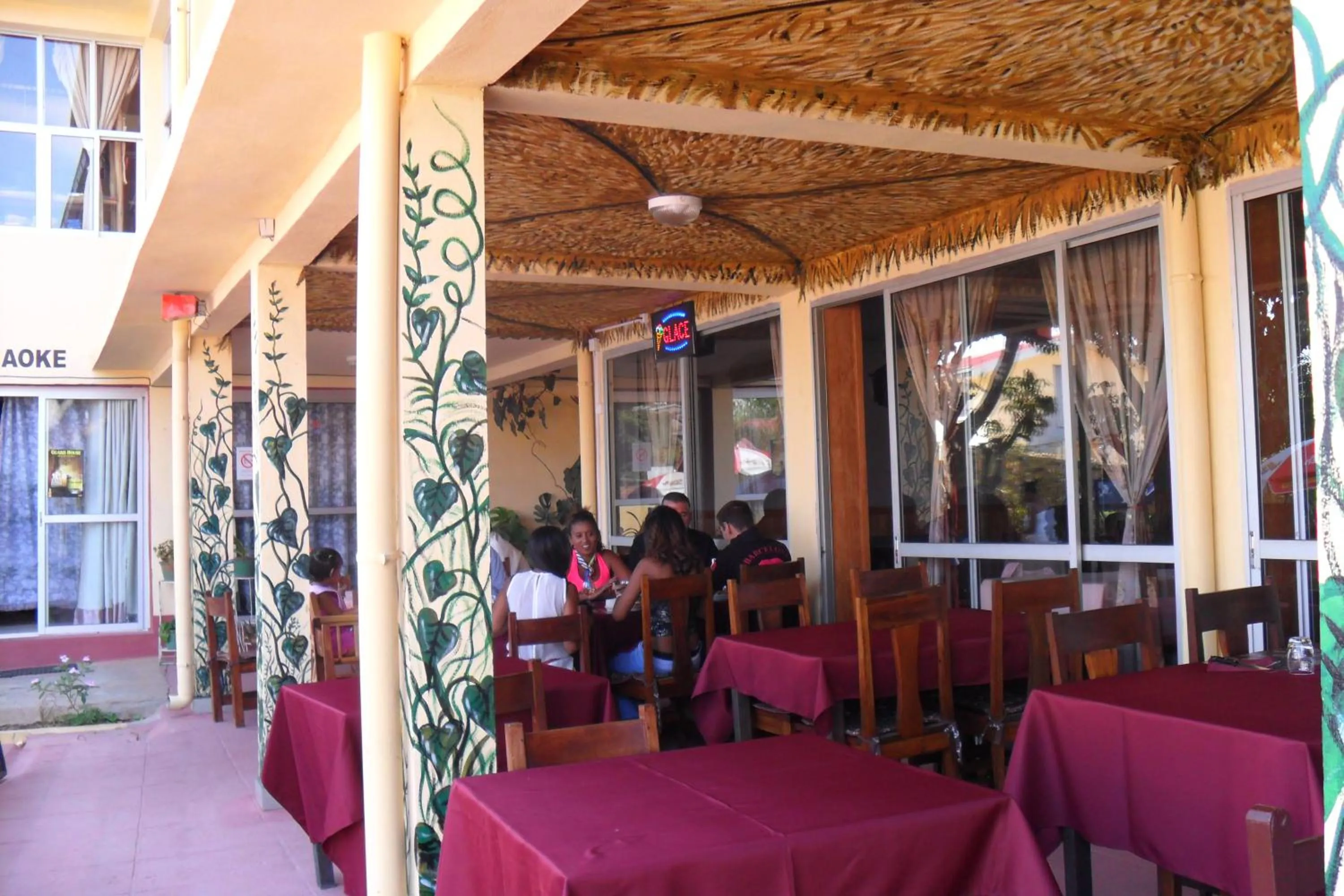 Restaurant/places to eat in Hôtel - Appartement meublé " LES FLOTS BLEU "