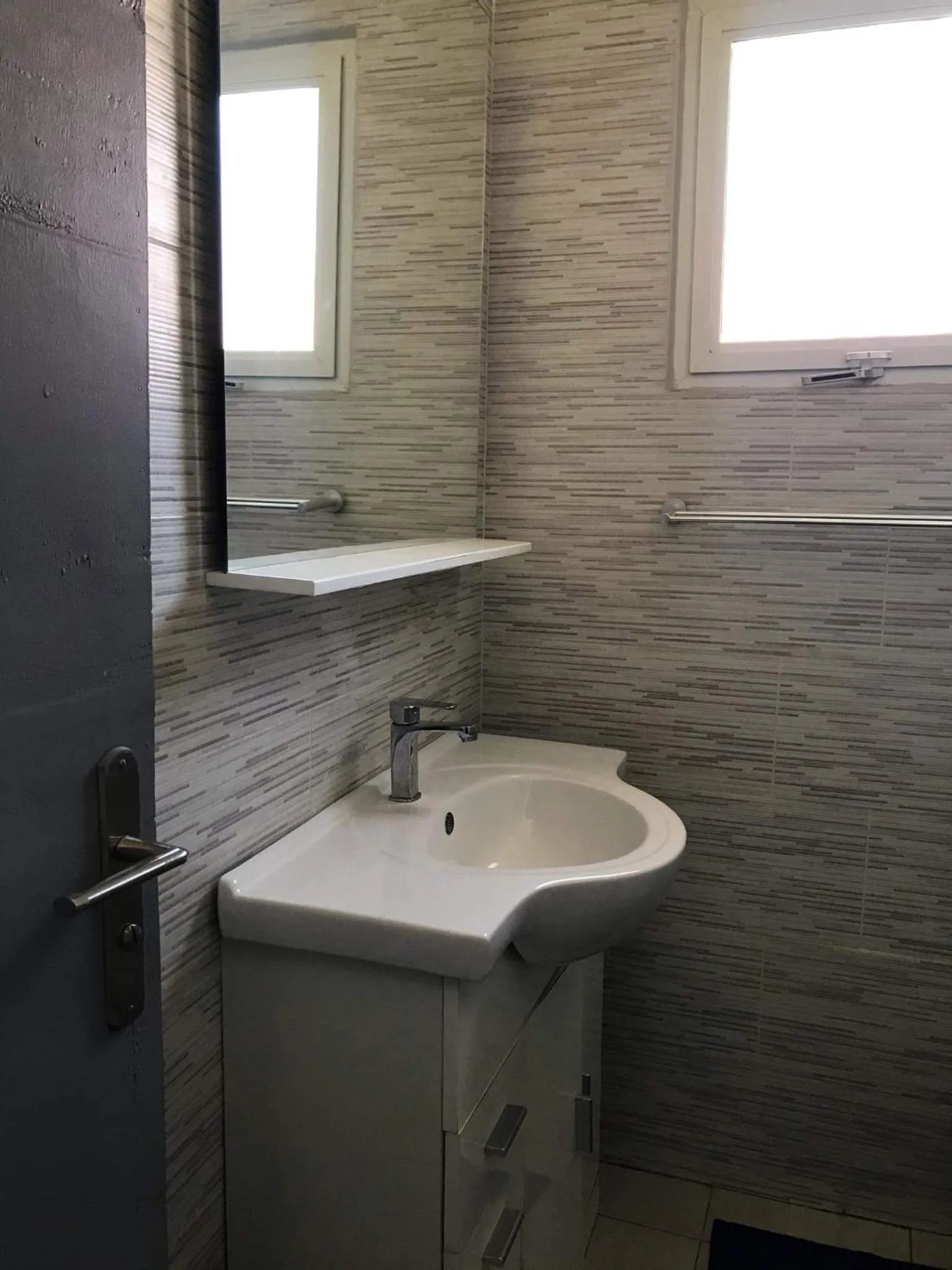 Shower in Hôtel - Appartement meublé " LES FLOTS BLEU "