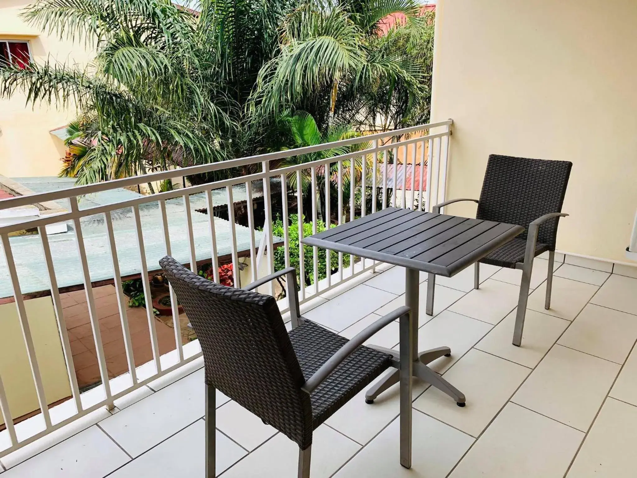 Twin Room with Balcony in Hôtel - Appartement meublé " LES FLOTS BLEU " Twin Room with Balcony in Hôtel - Appartement meublé " LES FLOTS BLEU "