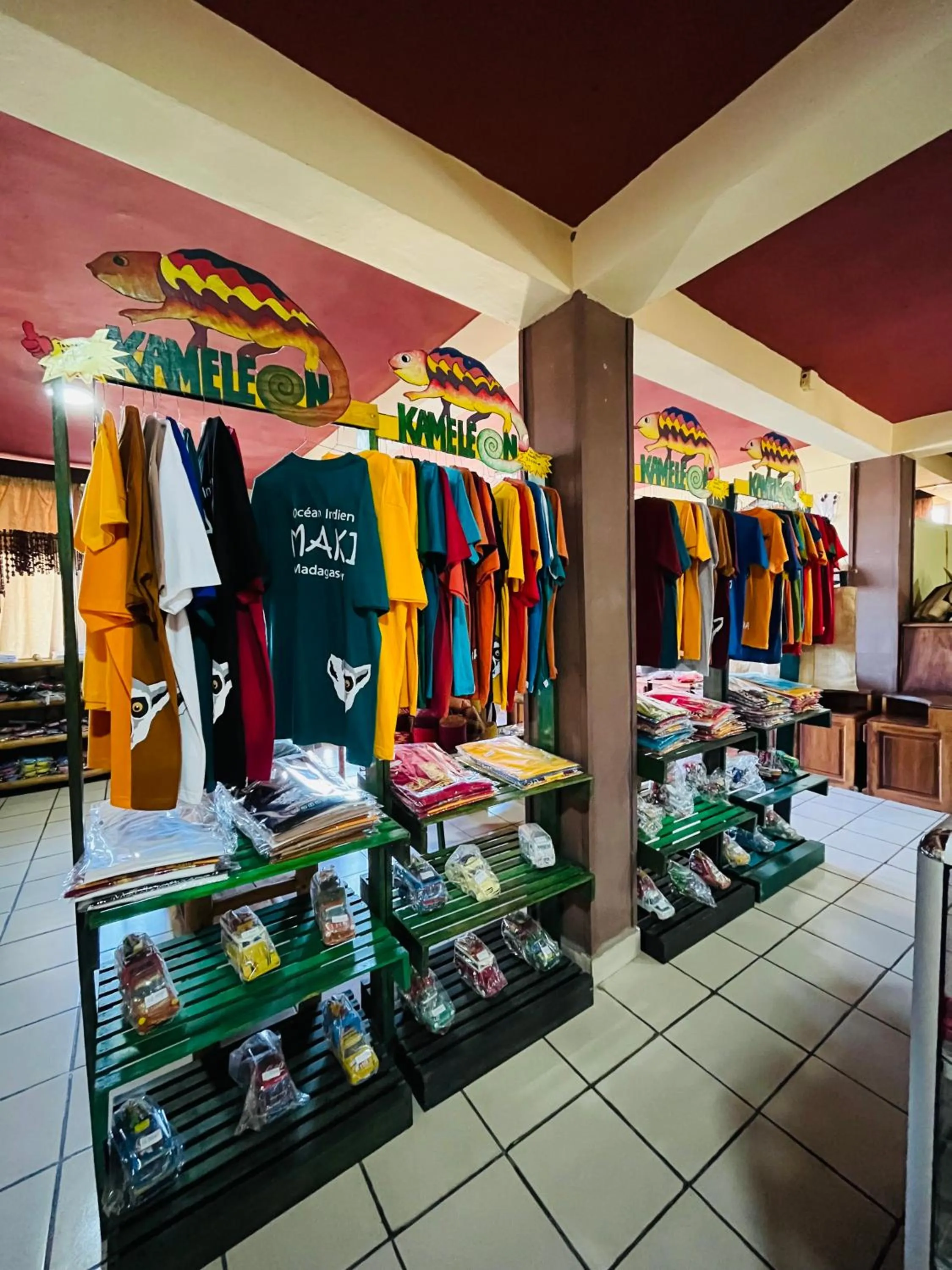 On-site shops in Hôtel - Appartement meublé " LES FLOTS BLEU "