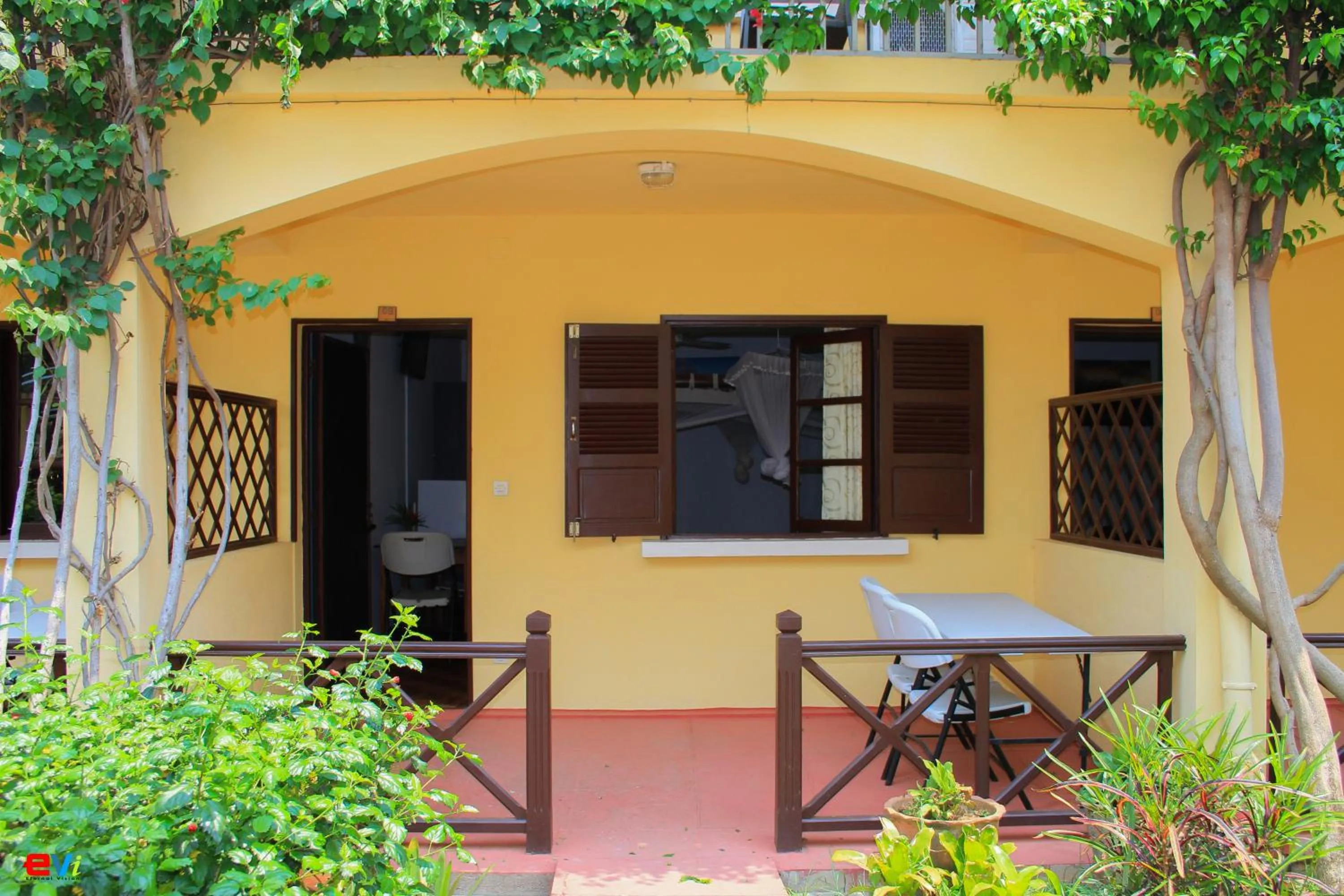 Balcony/Terrace in Hôtel - Appartement meublé " LES FLOTS BLEU "