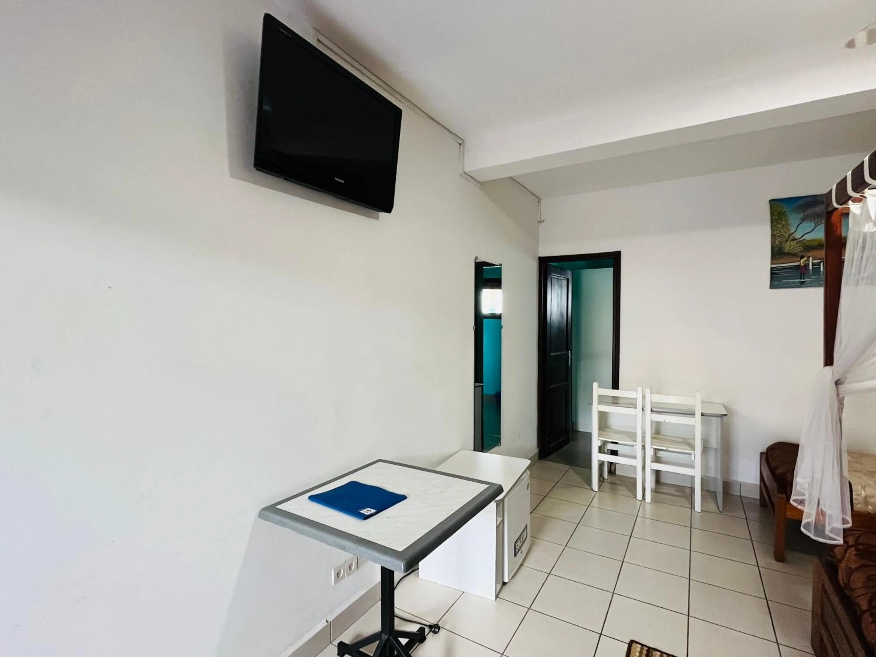 TV and multimedia in Hôtel - Appartement meublé " LES FLOTS BLEU "