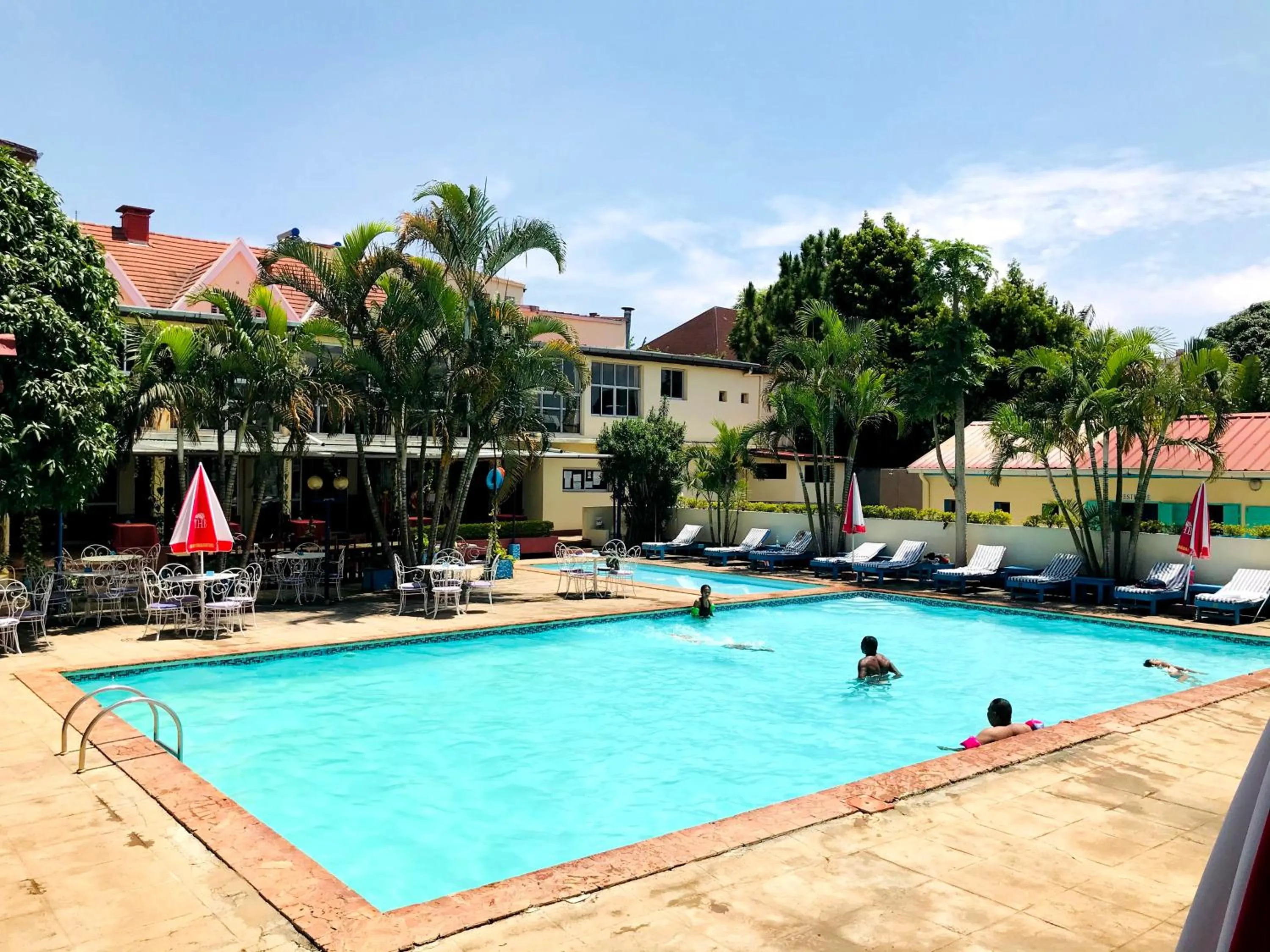 Property building in Hôtel - Appartement meublé " LES FLOTS BLEU "