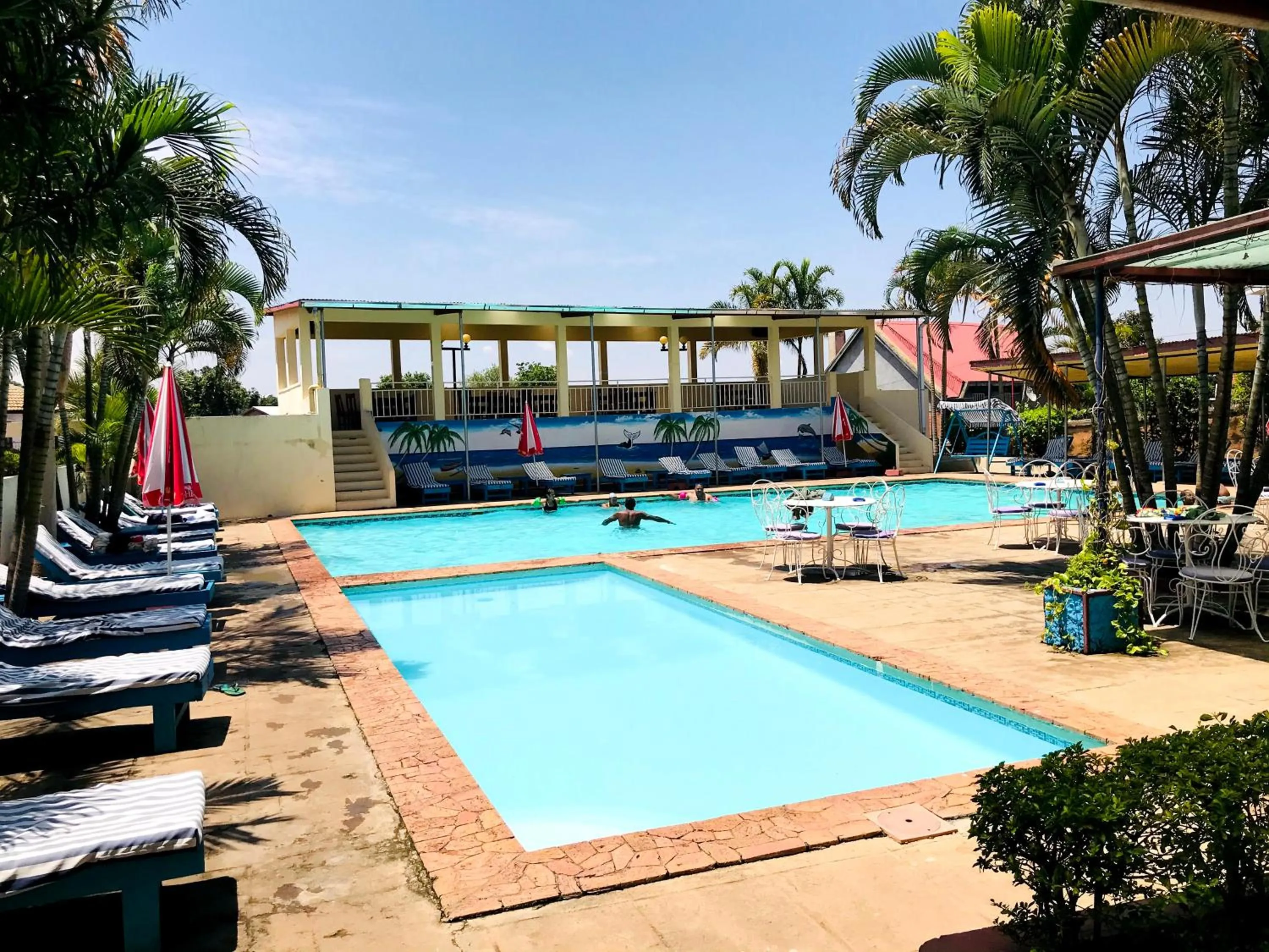 Swimming pool in Hôtel - Appartement meublé " LES FLOTS BLEU "