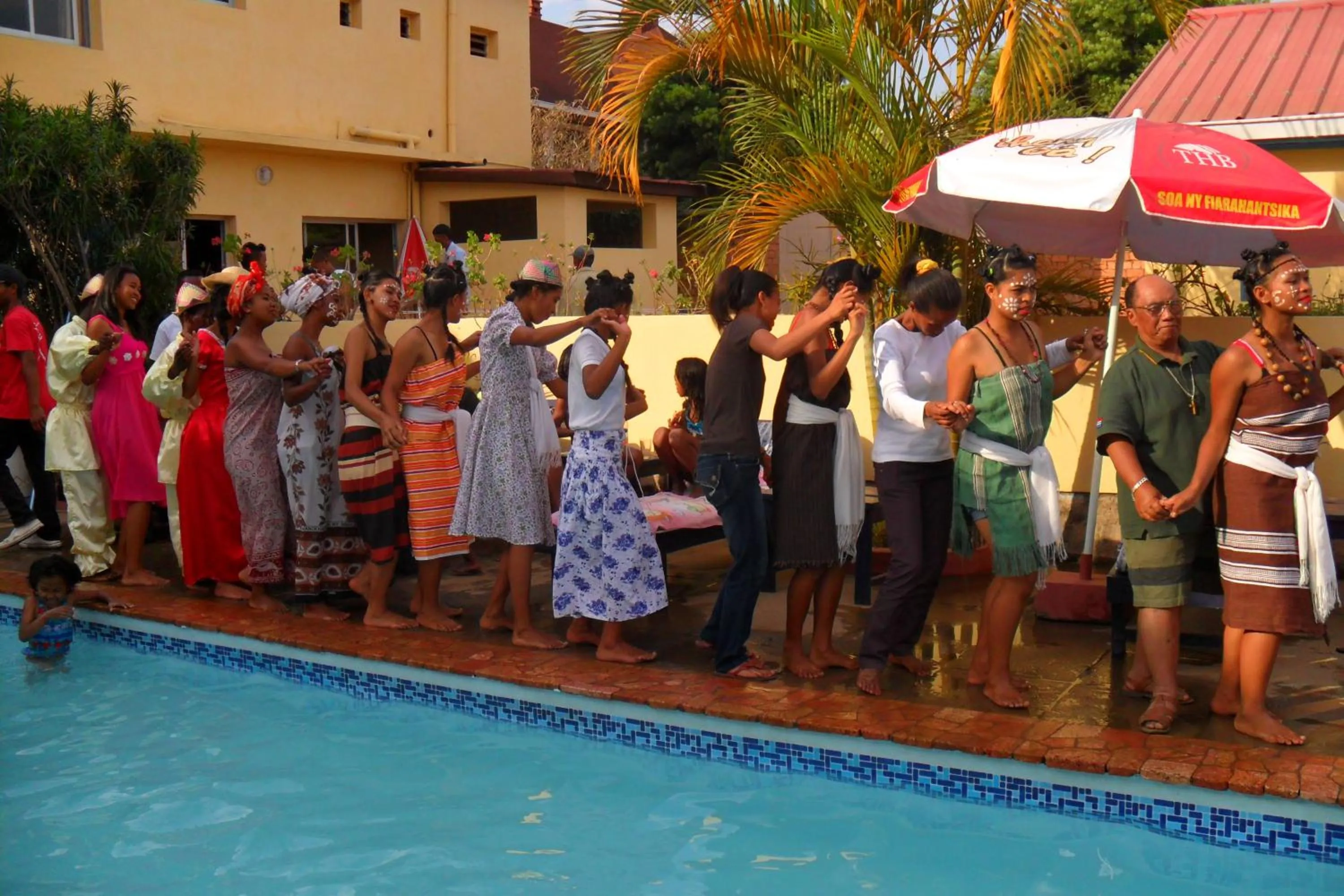 People in Hôtel - Appartement meublé " LES FLOTS BLEU "