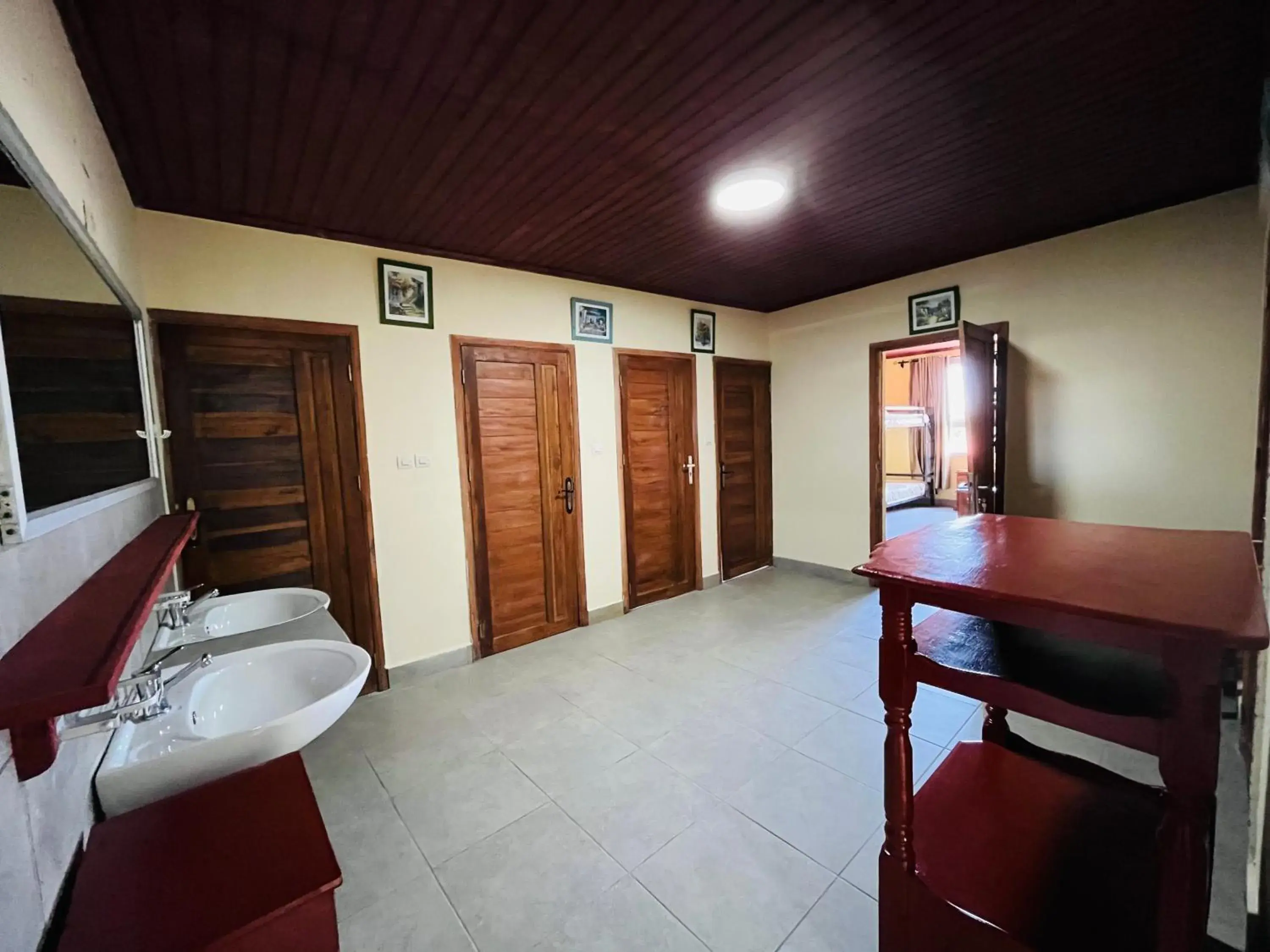 10-Bed Mixed Dormitory Room - single occupancy in Hôtel - Appartement meublé " LES FLOTS BLEU " 10-Bed Mixed Dormitory Room - single occupancy in Hôtel - Appartement meublé " LES FLOTS BLEU "