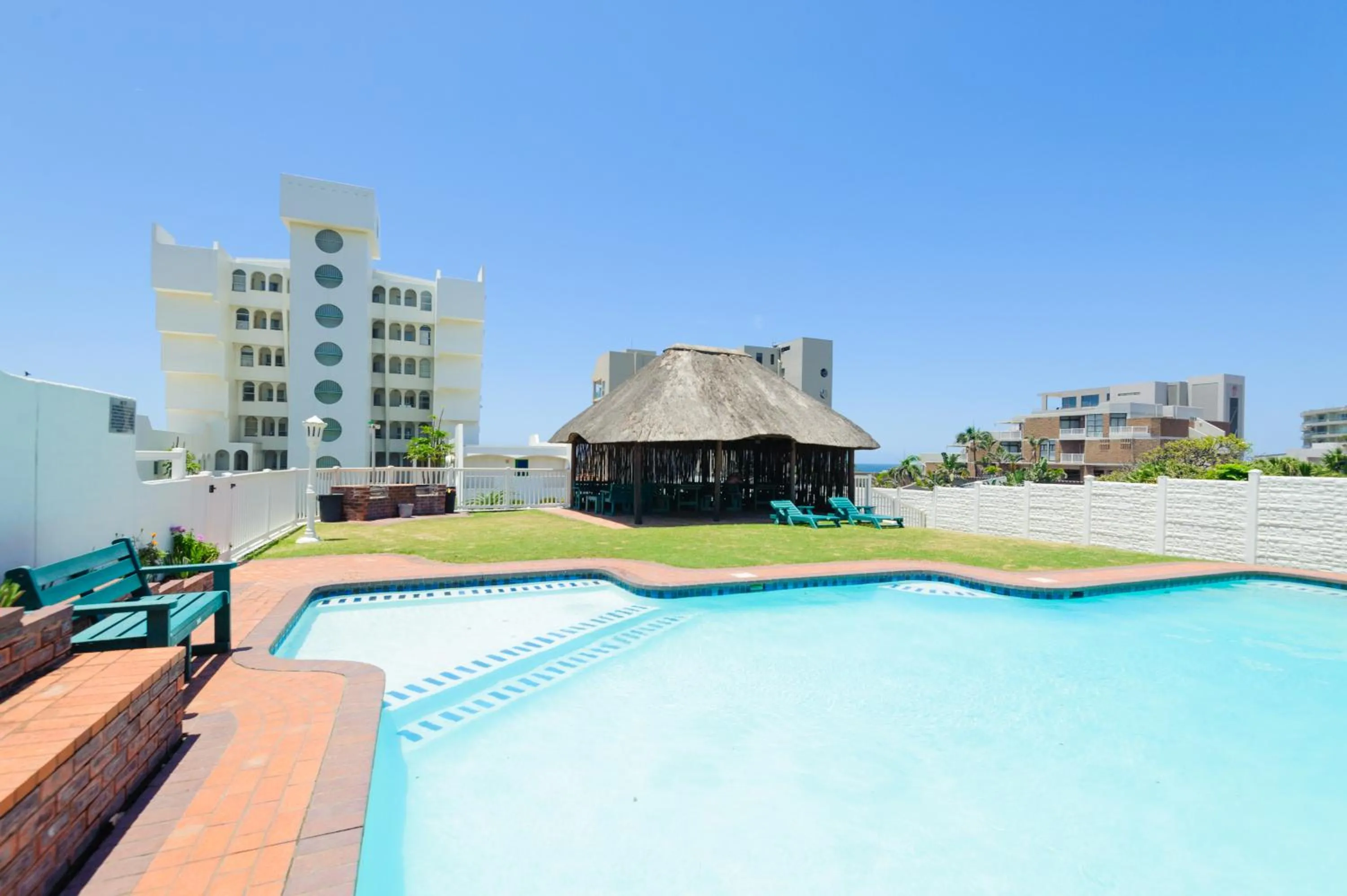 Swimming pool in La Mustique 13 - With Inverter