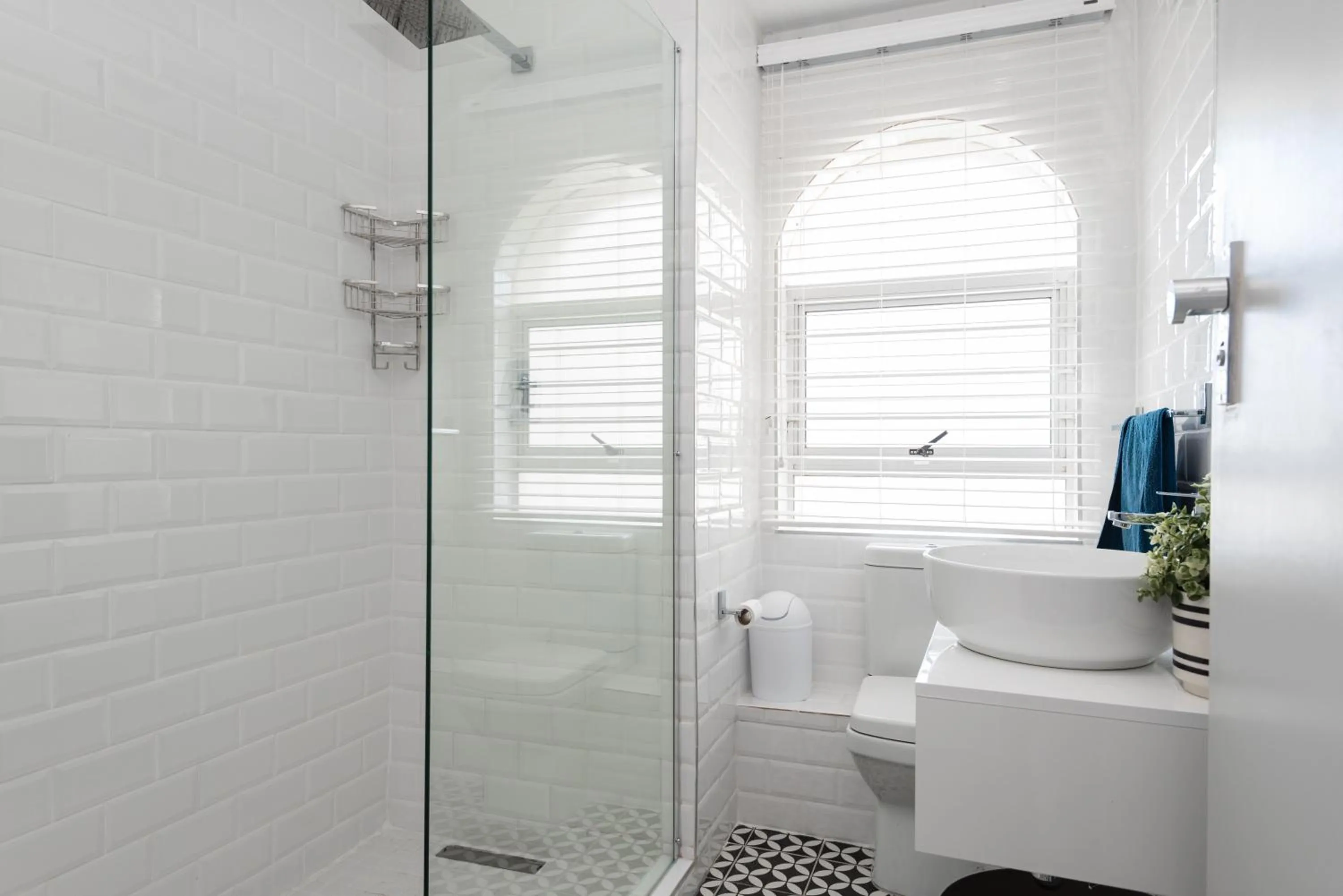 Shower in La Mustique 13 - With Inverter