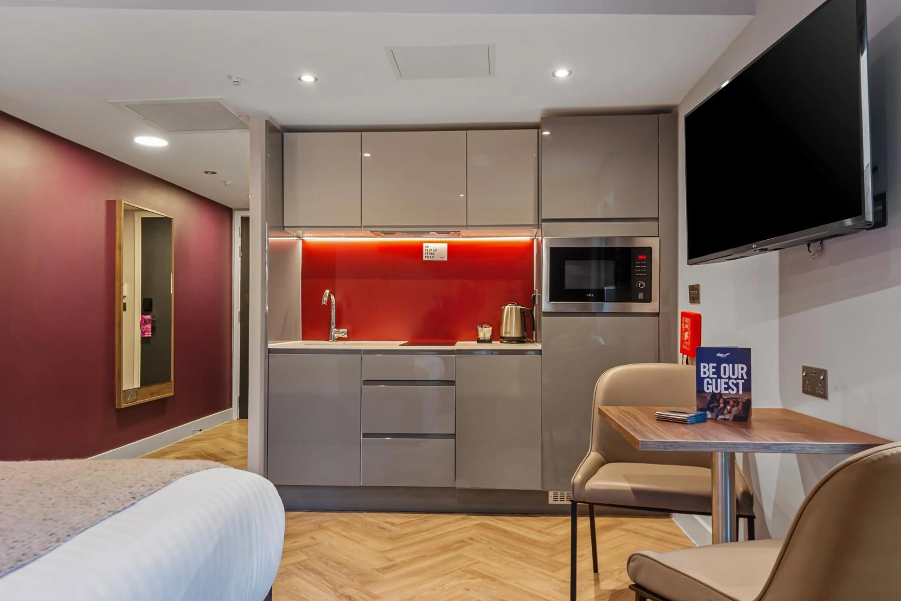 Kitchen or kitchenette in Roomzzz Newcastle City