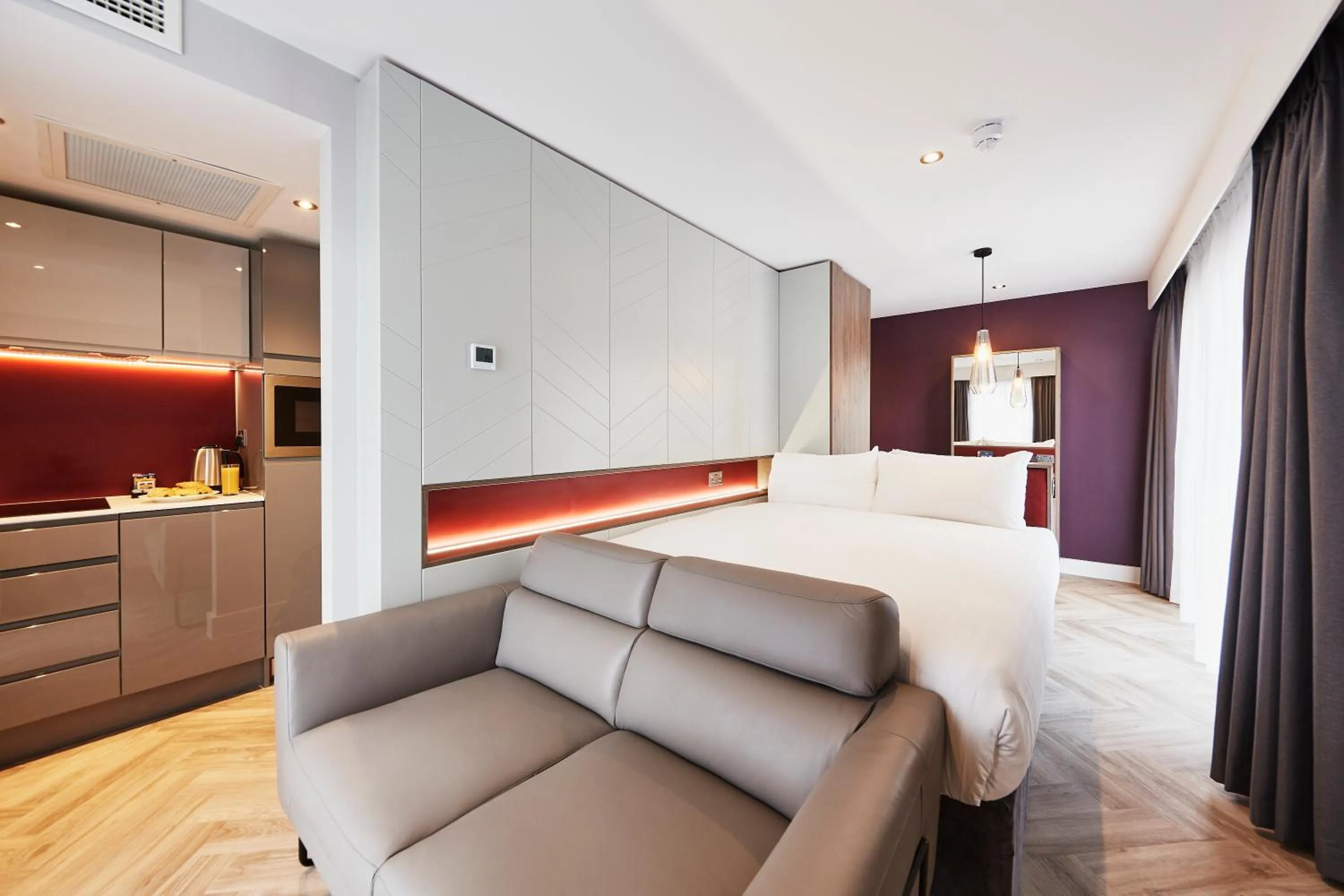 Kitchen or kitchenette, Bed in Roomzzz Newcastle City