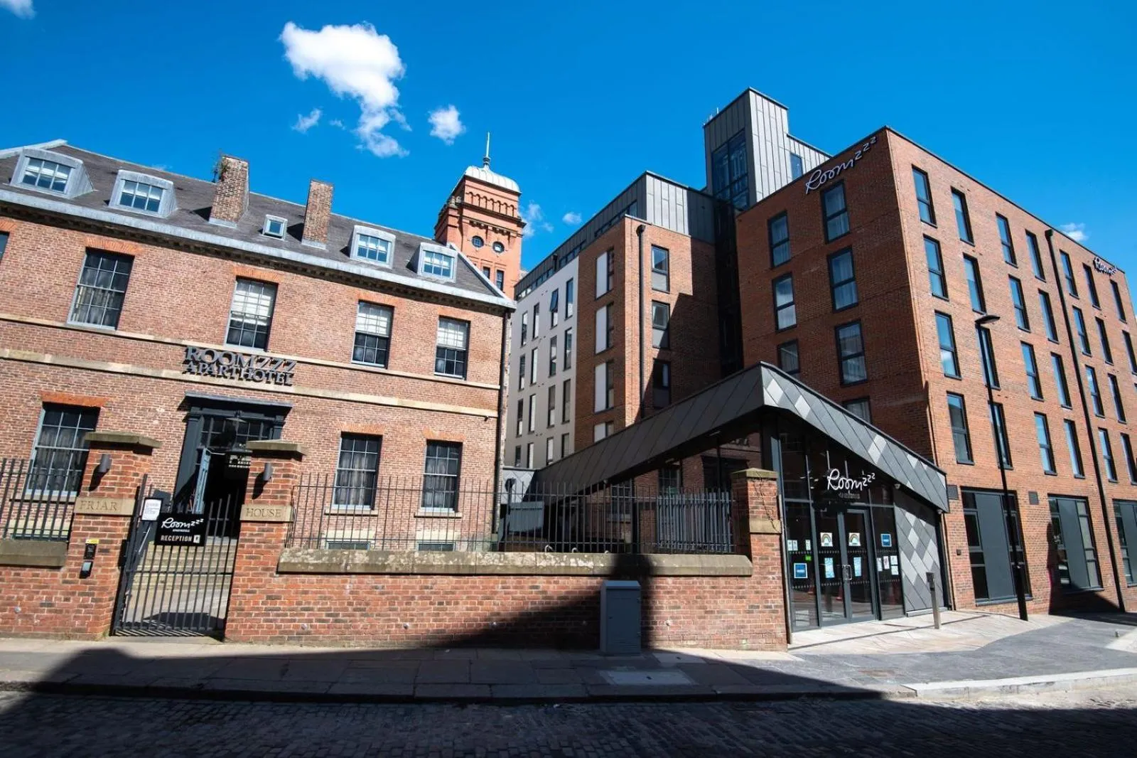 Facade/entrance in Roomzzz Newcastle City