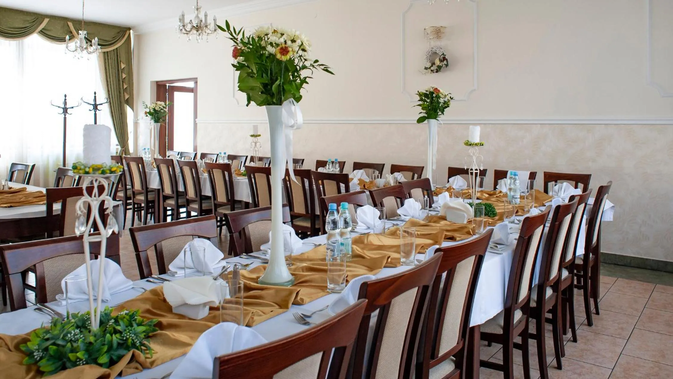 Restaurant/places to eat in Hotel Livia