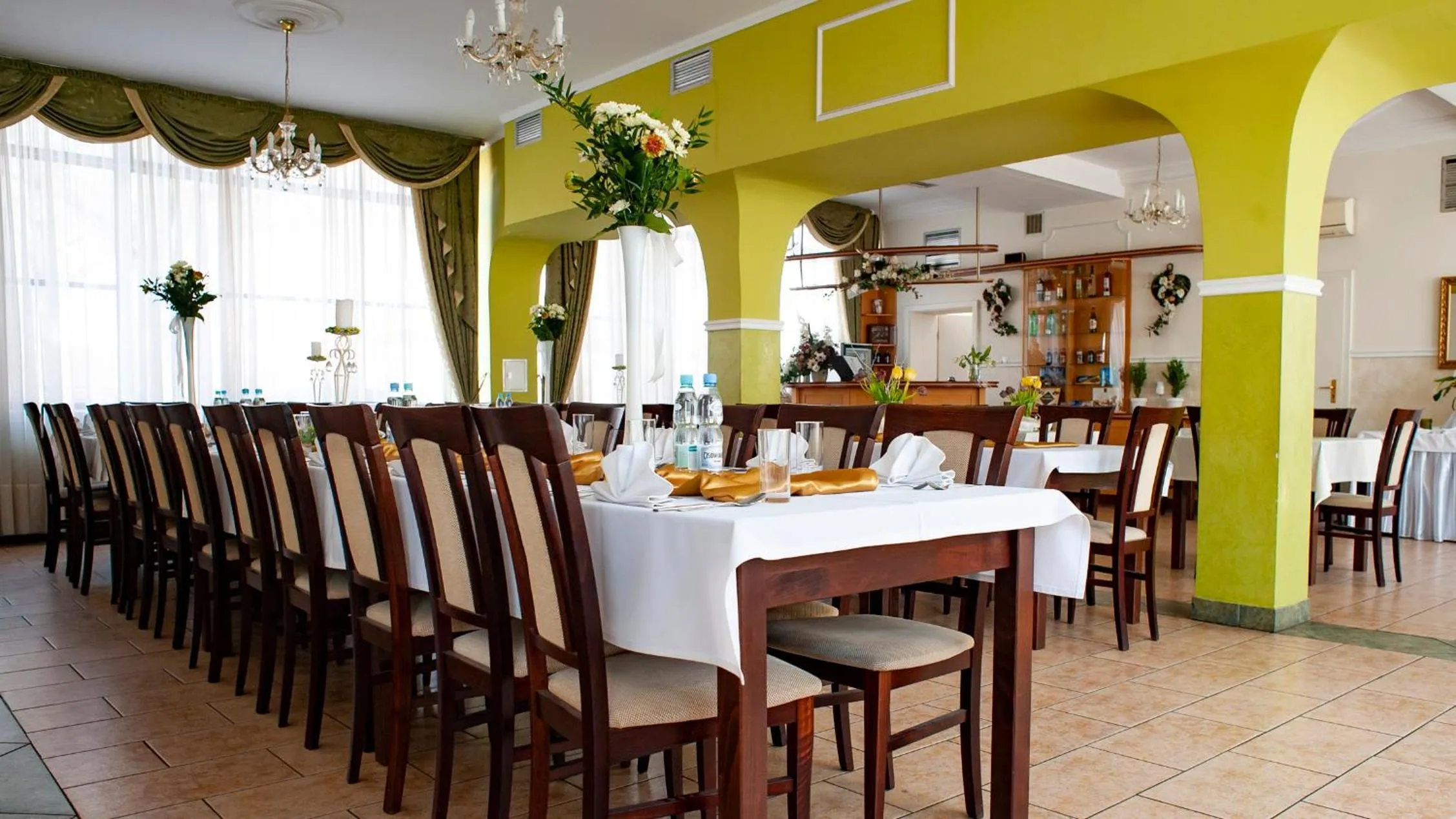 Restaurant/places to eat in Hotel Livia