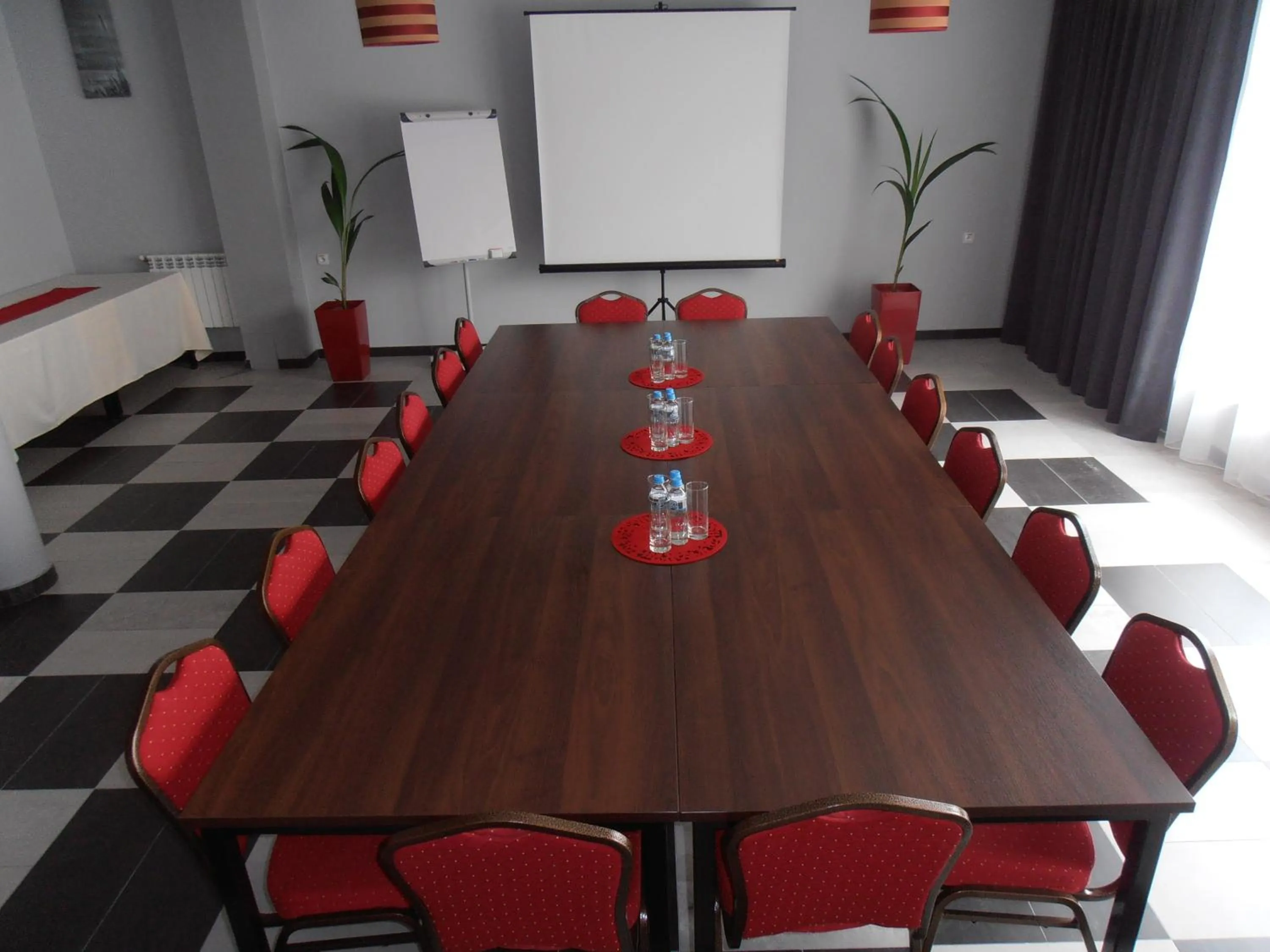 Business facilities in Villa Ramzes