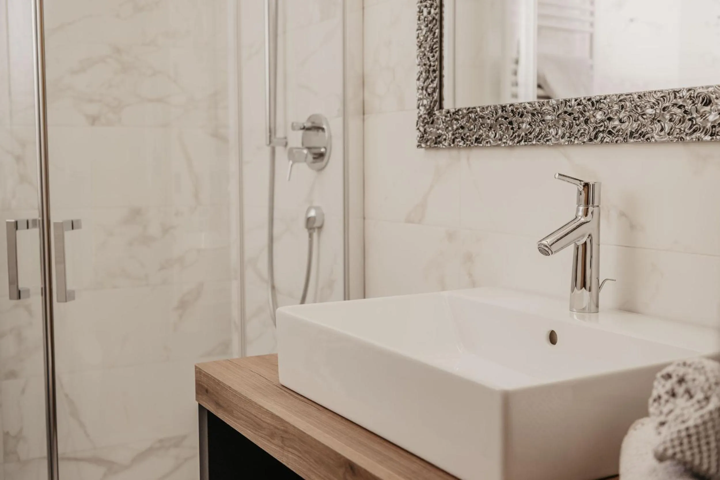 Shower in Freina Mountain Lifestyle Hotel