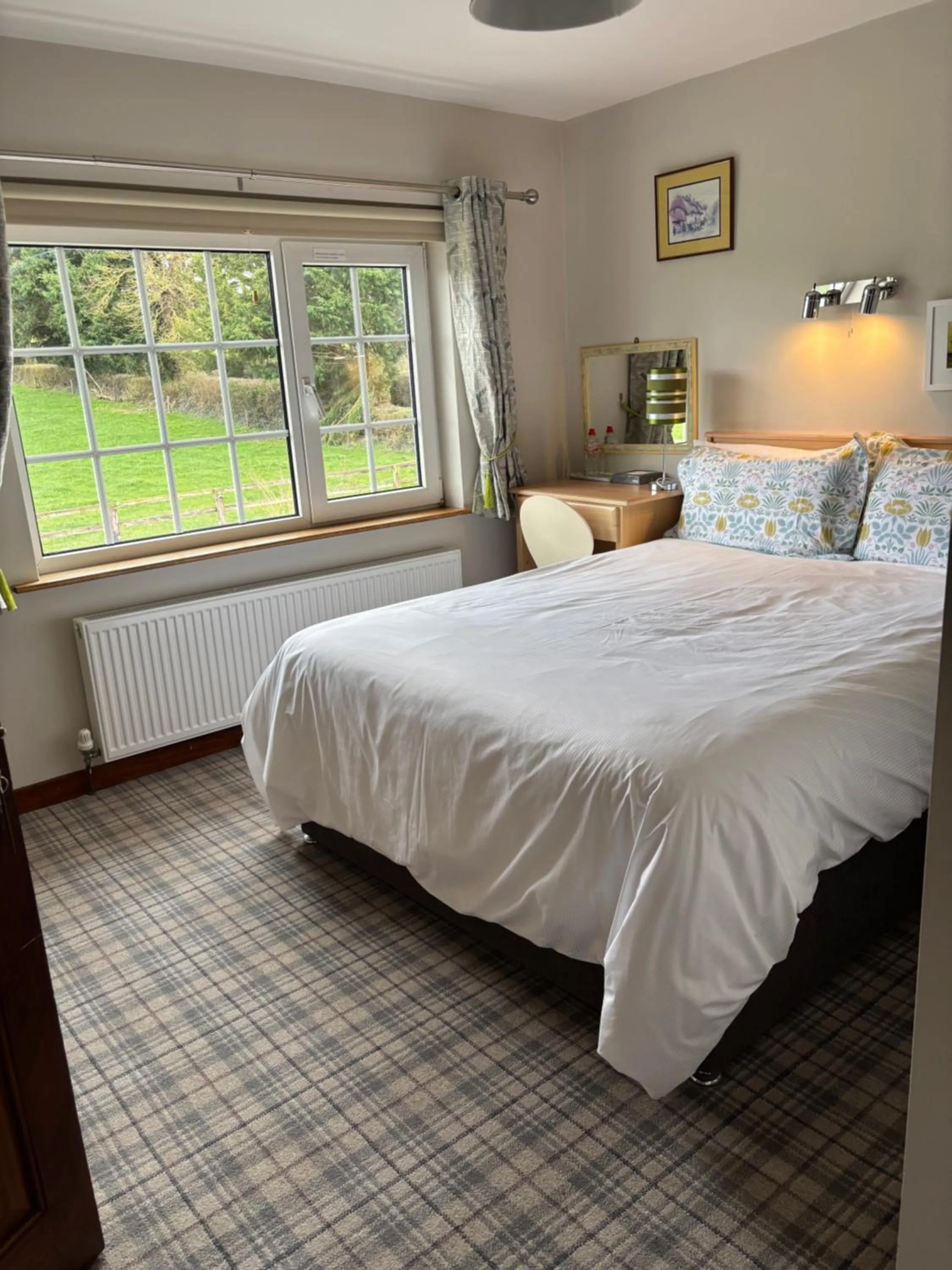 Photo of the whole room, Bed in Ballindrum Farm B&B