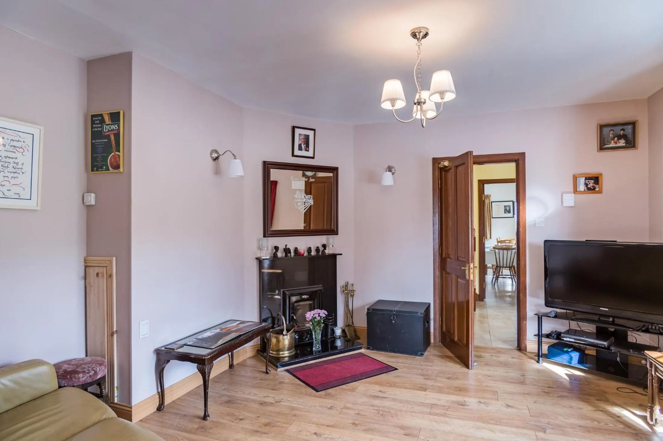 Communal lounge/ TV room in Ballindrum Farm B&B