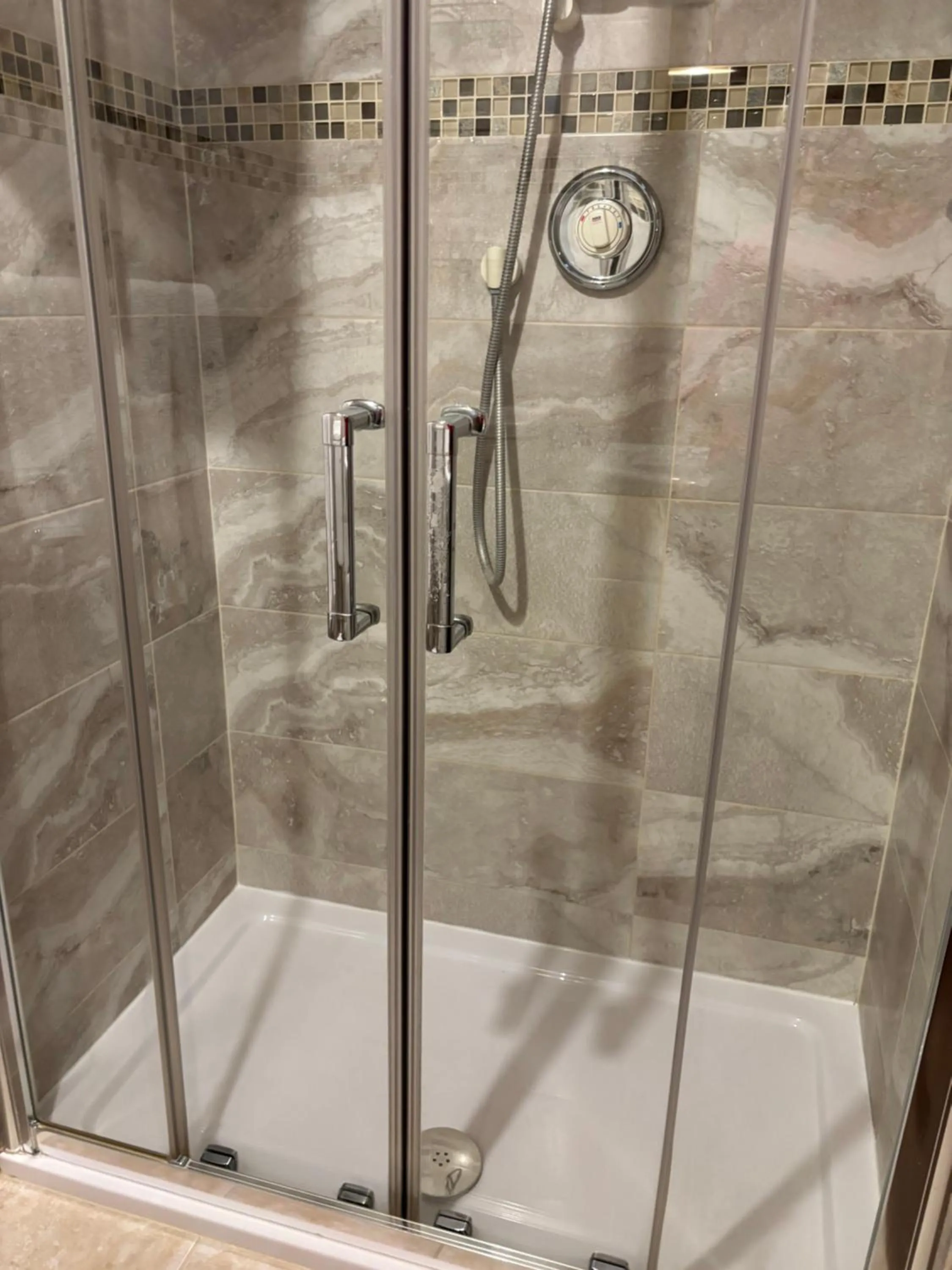 Shower in Ballindrum Farm B&B