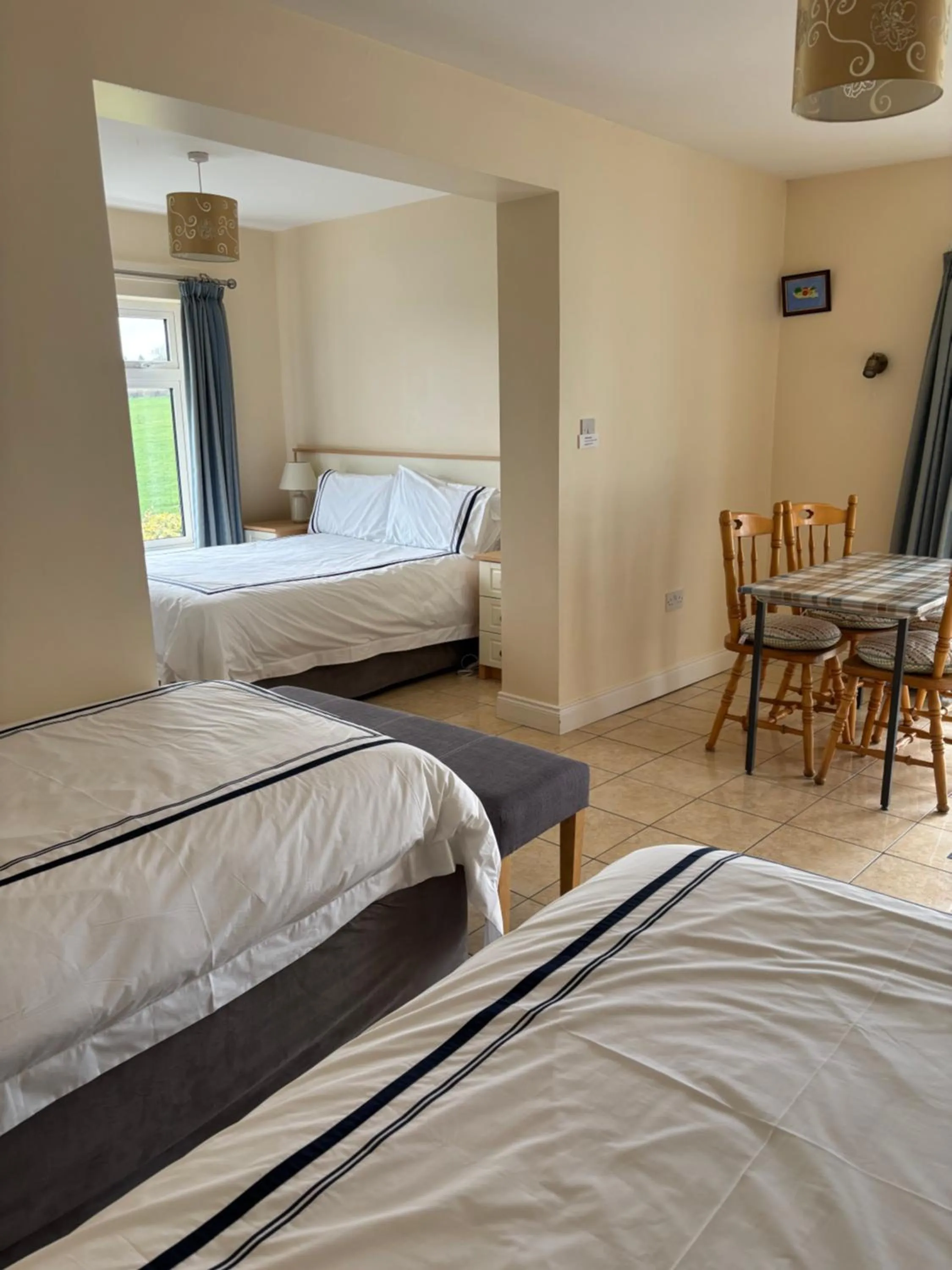 Bedroom, Bed in Ballindrum Farm B&B
