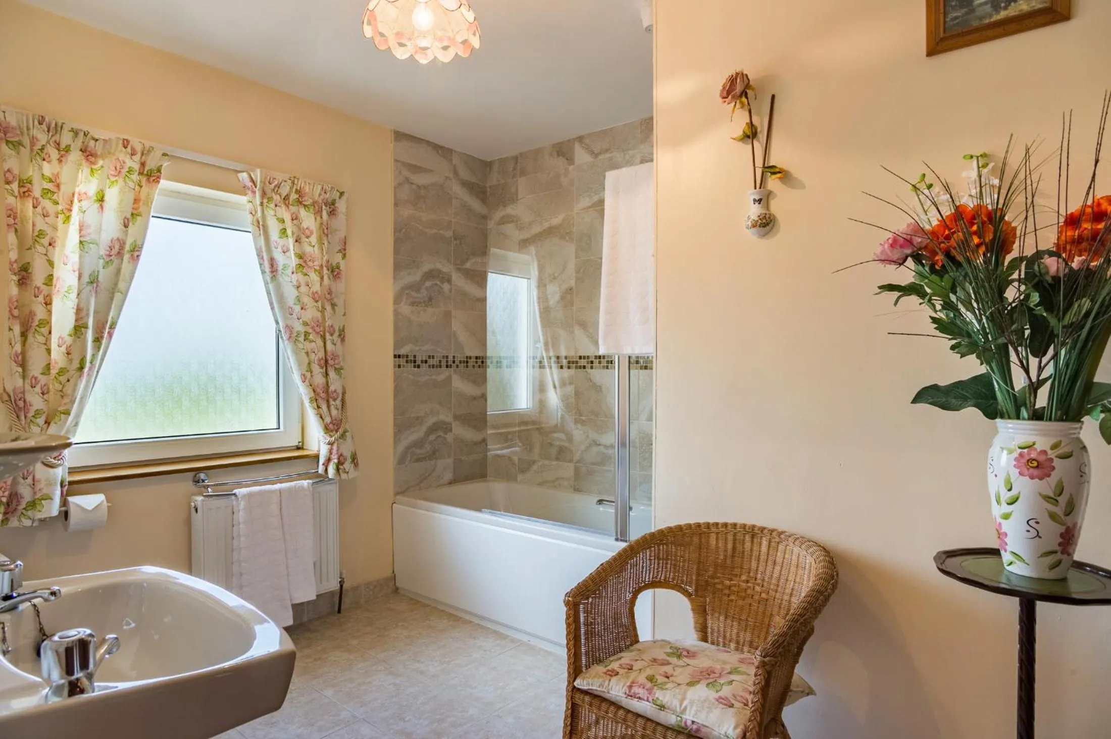 Bathroom in Ballindrum Farm B&B