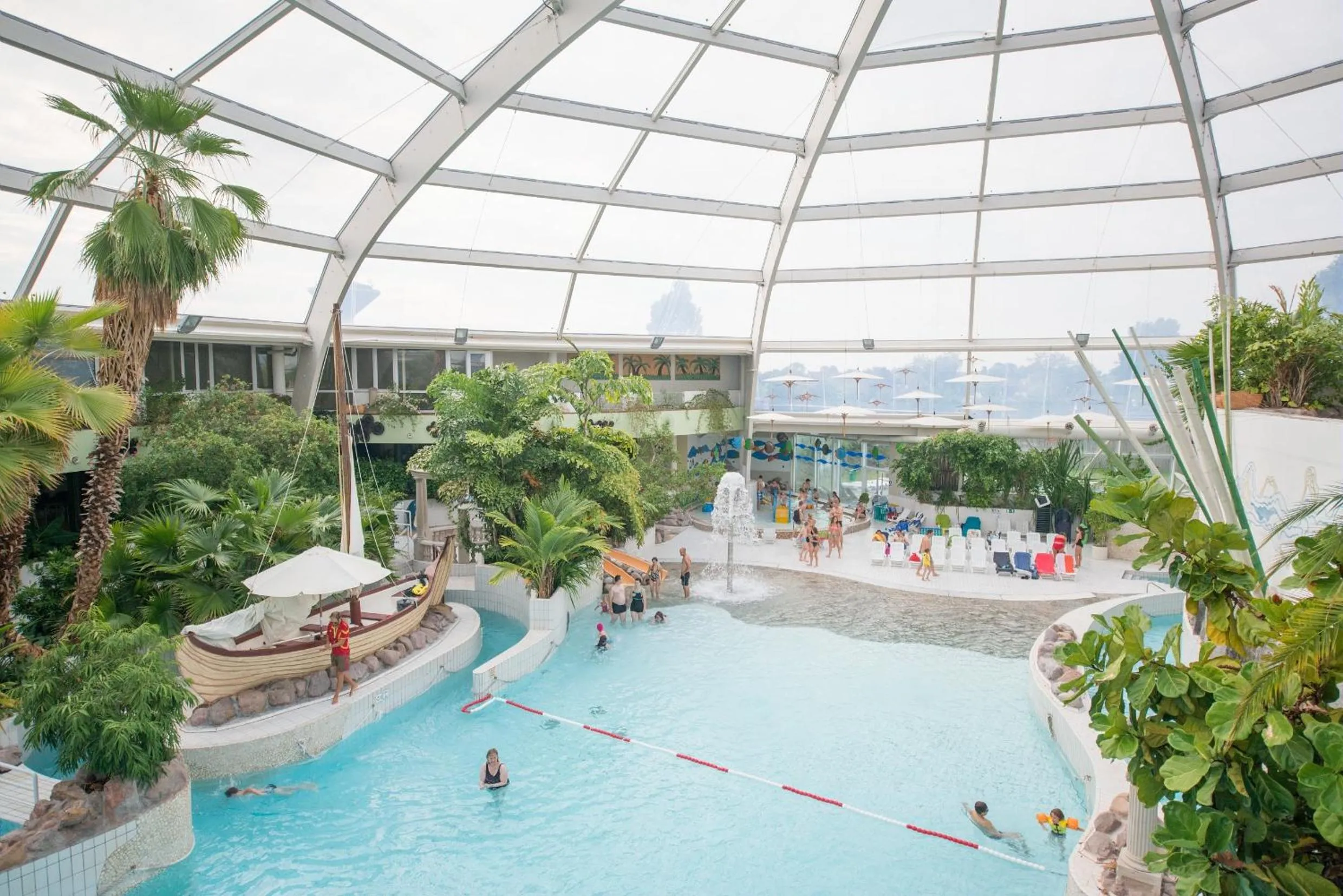 Swimming pool in Sunparks Oostduinkerke - Plopsaland