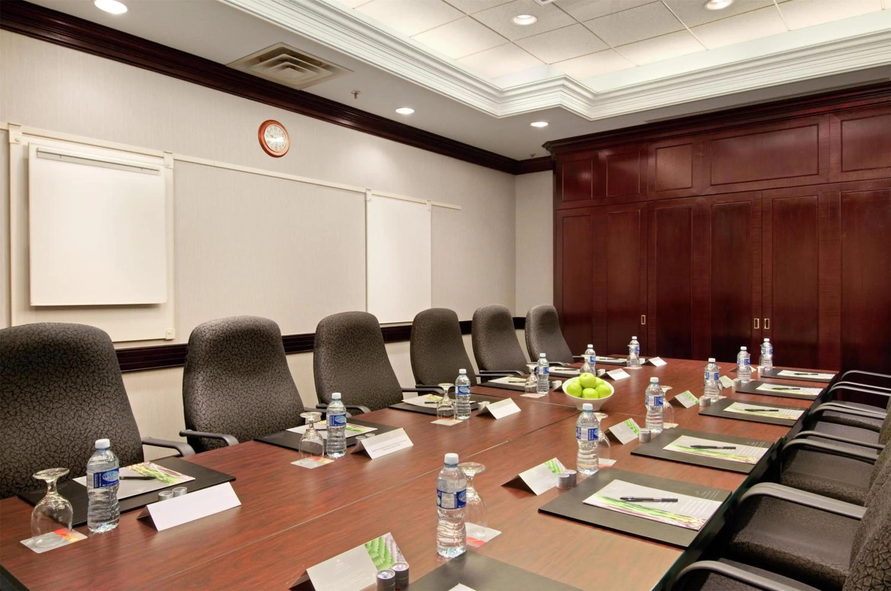 Meeting/conference room in Hilton Toronto Airport Hotel & Suites