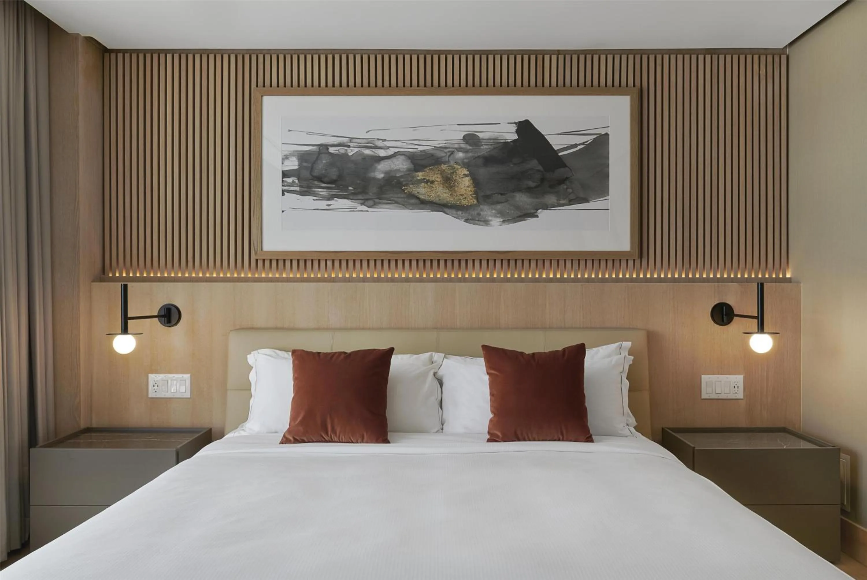 Bed in Hilton Toronto Airport Hotel & Suites